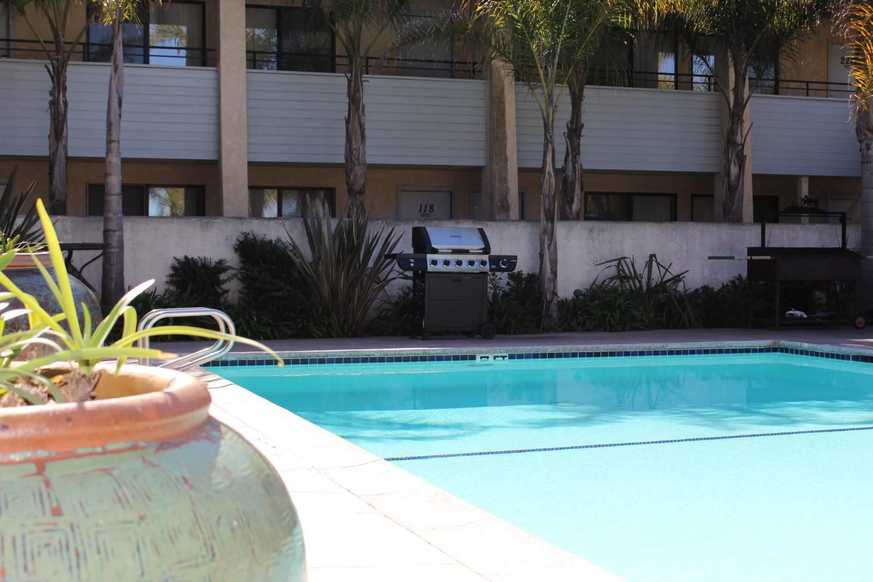 Swimming pool in O'Cairns Inn and Suites