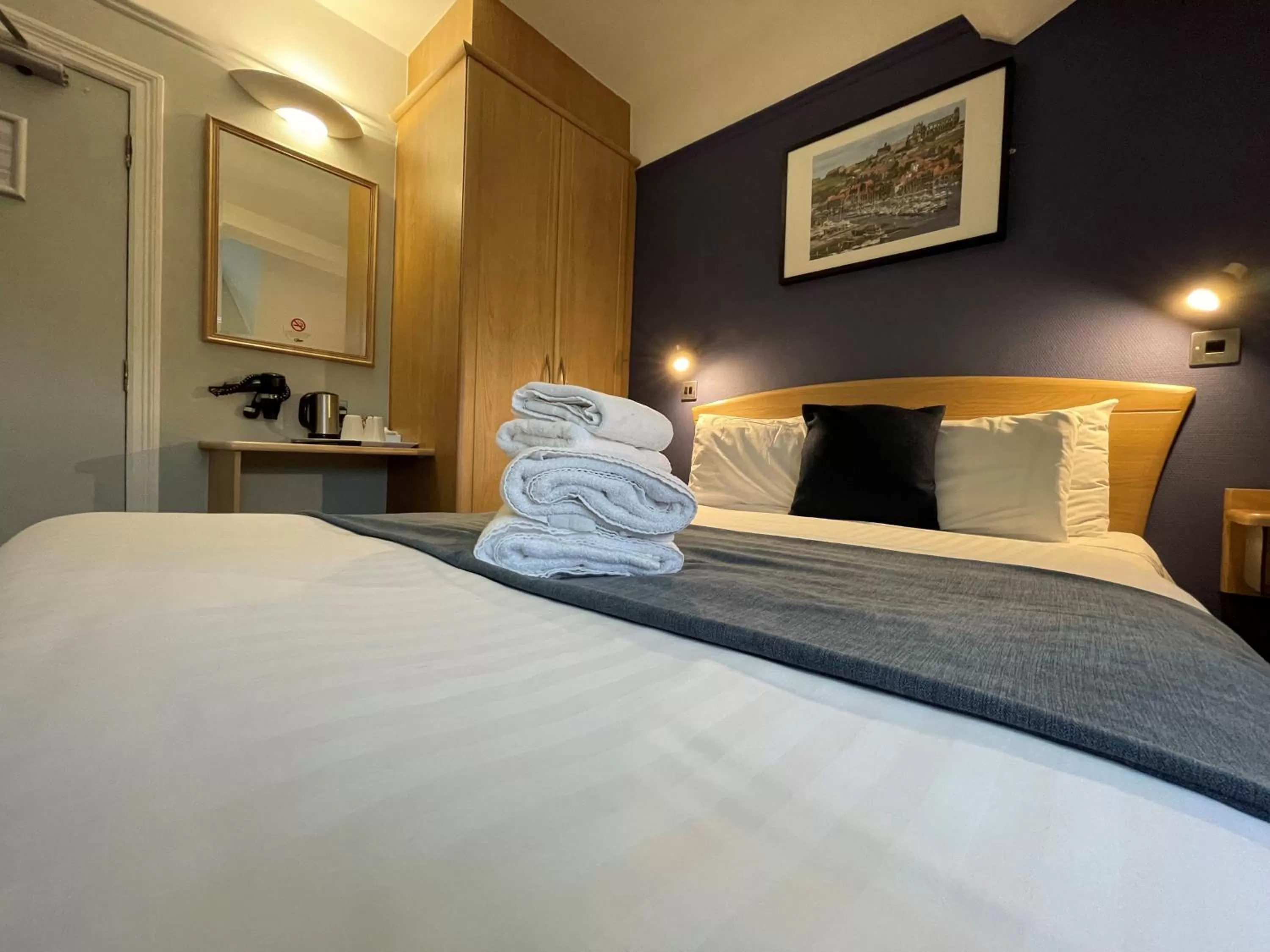 Bedroom, Bed in The George Hotel