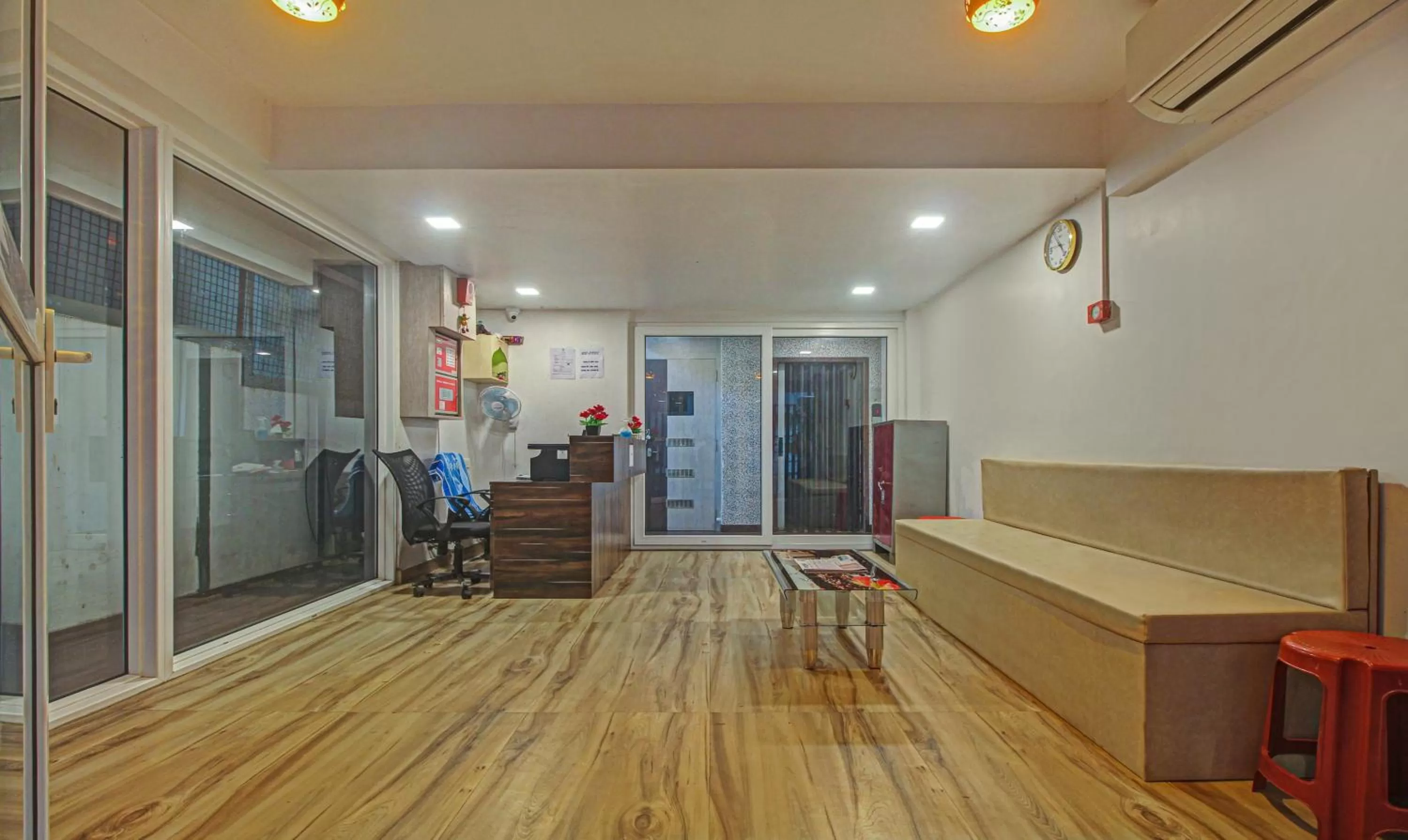 Lobby or reception in Itsy Hotels Reotel Near Rabindra Sarobar