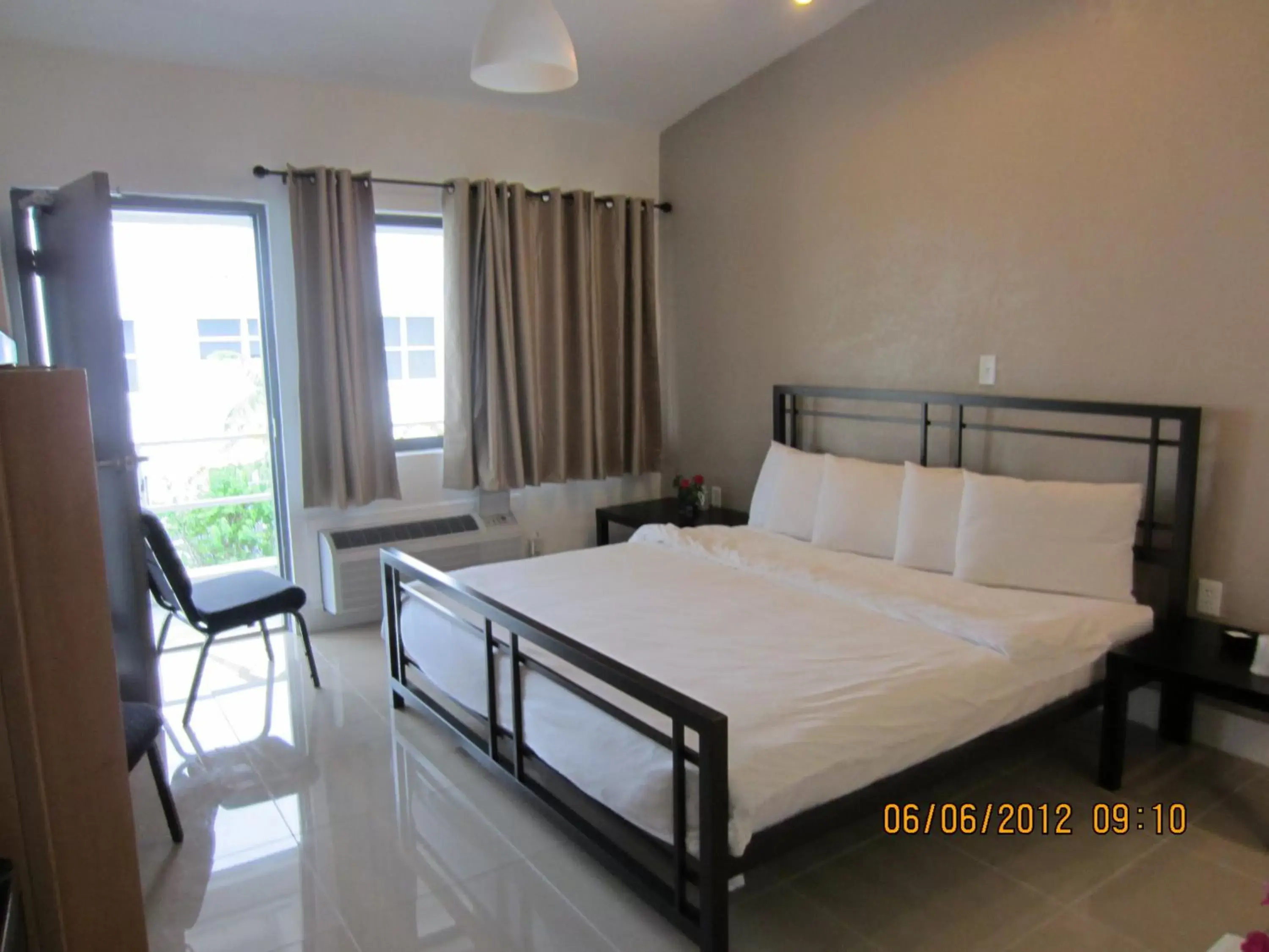 King Room (2 Adults) in Shalimar Motel King Room (2 Adults) in Shalimar Motel