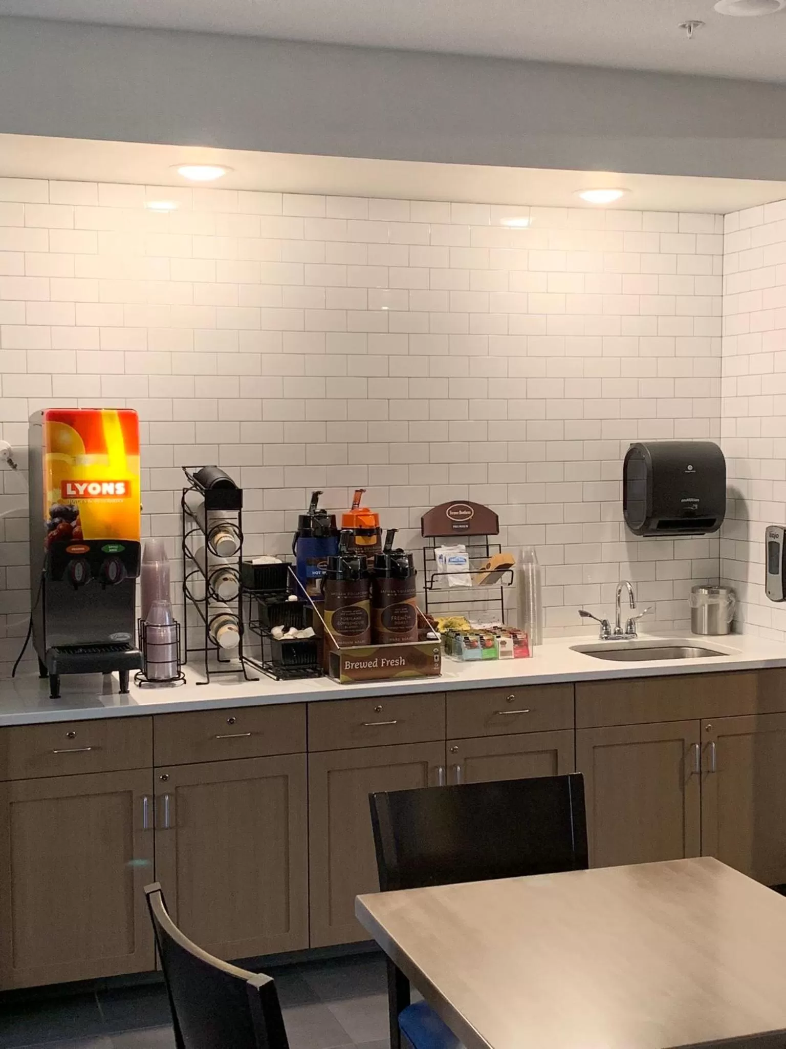 Restaurant/places to eat in Little Crow Resort & Conference, Trademark by Wyndham