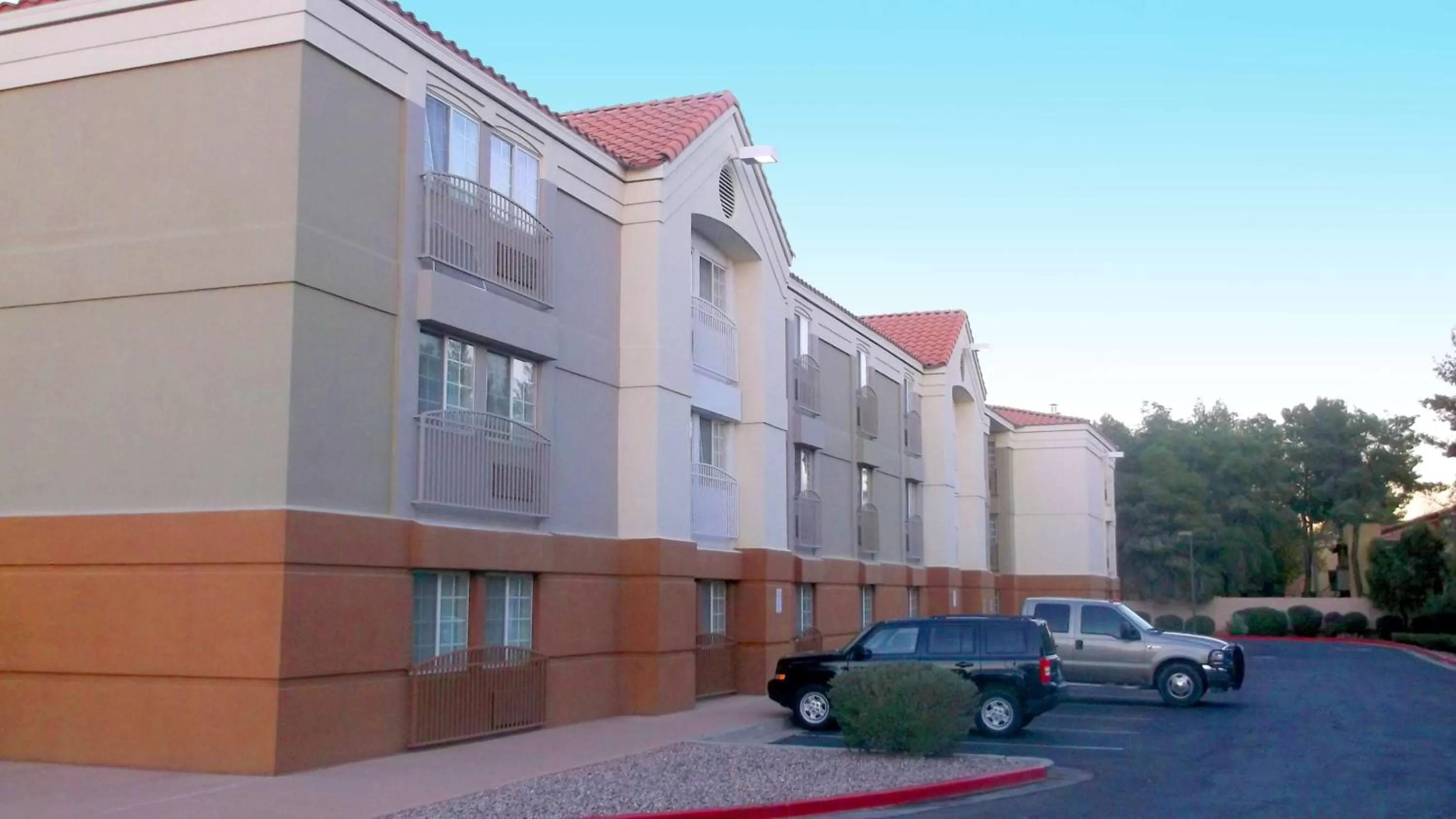 Property building in Sonesta Simply Suites Phoenix Tempe