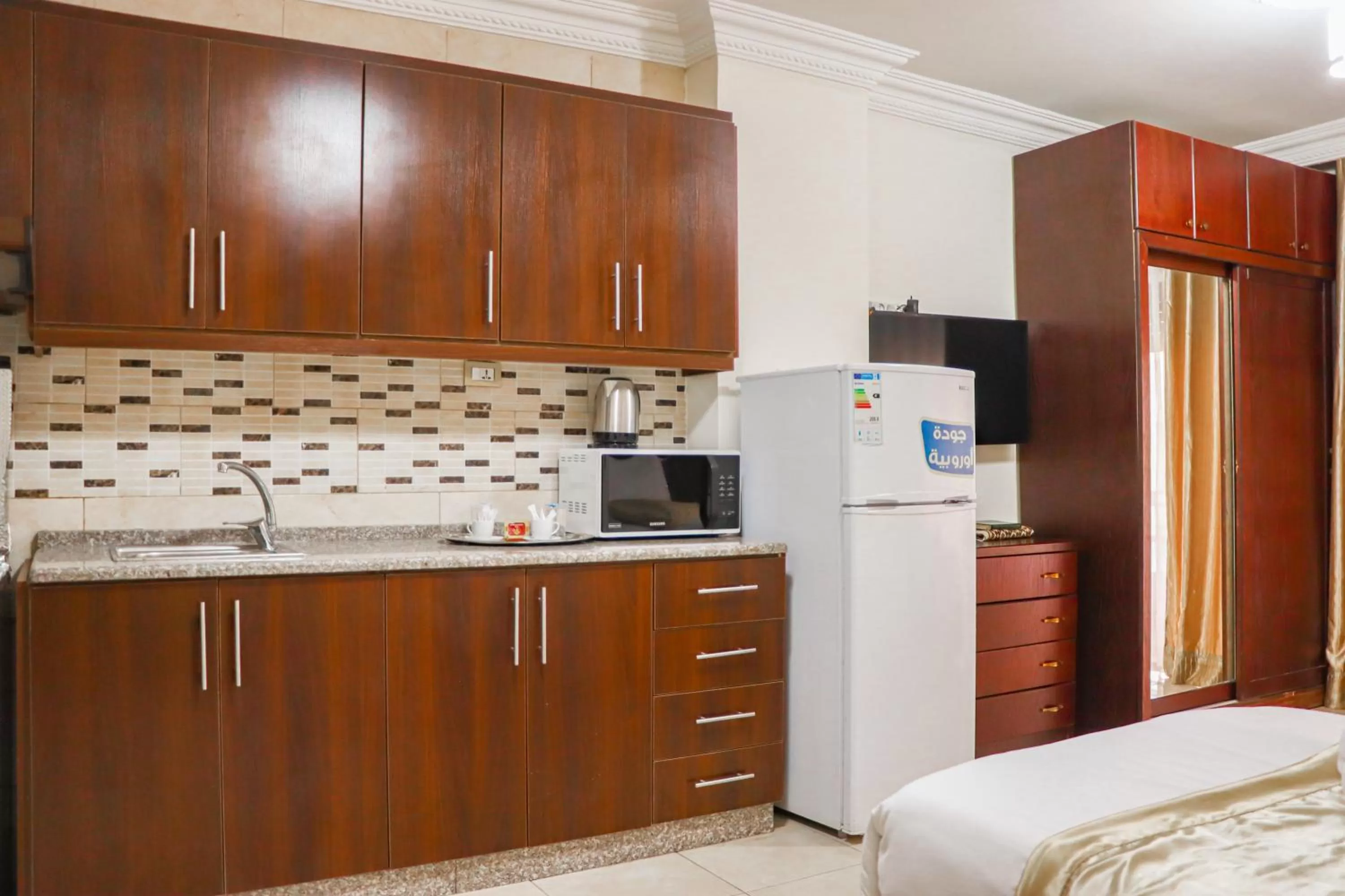 Kitchen/Kitchenette in Al Jamal Suites
