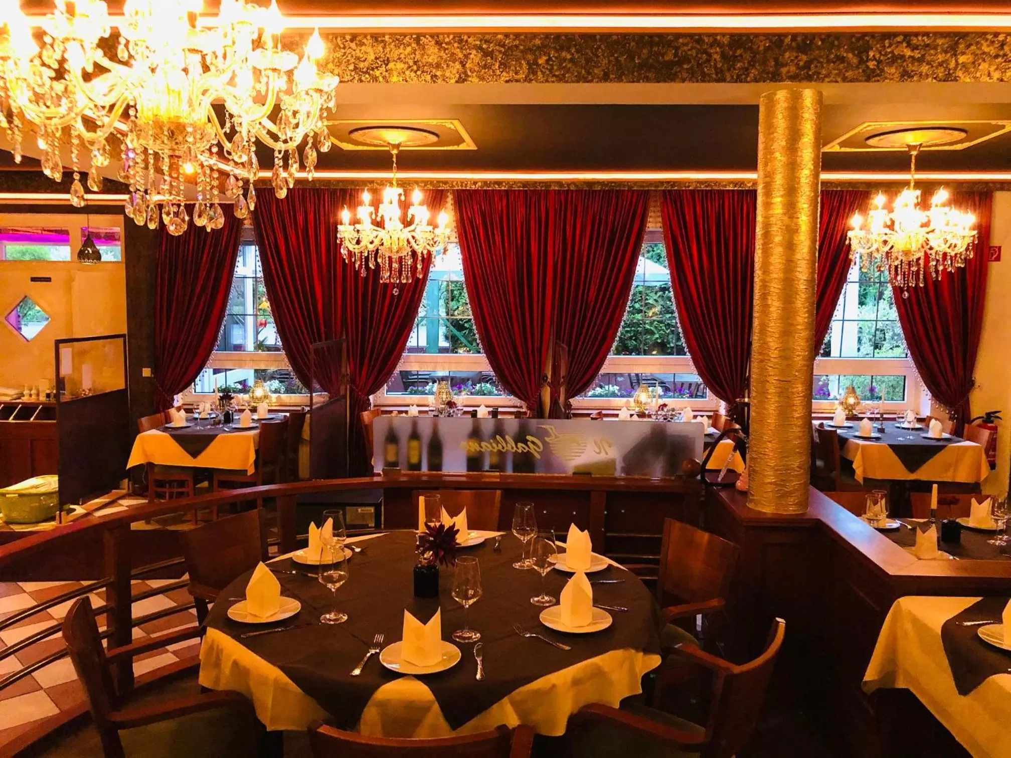 Restaurant/Places to Eat in Hotel Restaurant Byblos