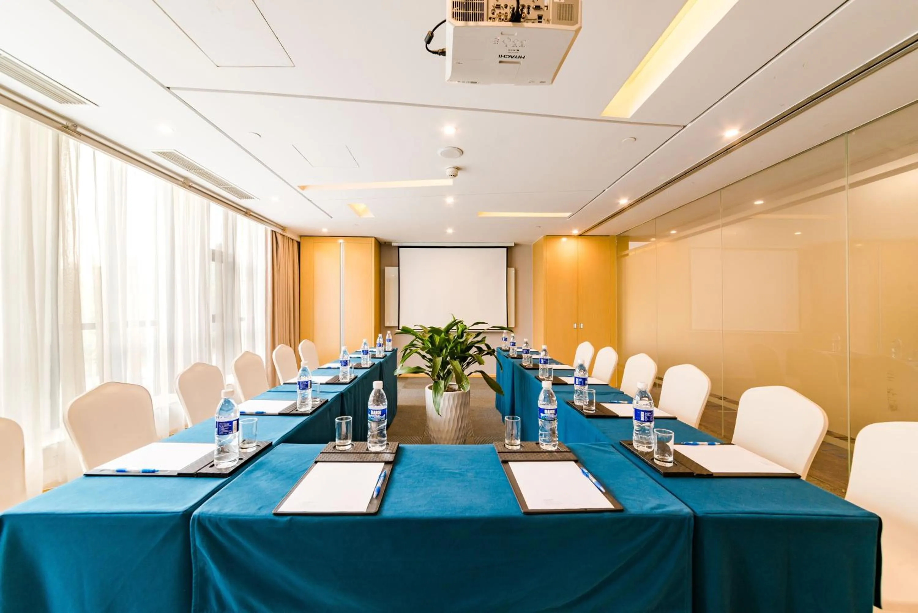 Meeting/conference room in Holiday Inn Express Shijiazhuang Heping by IHG