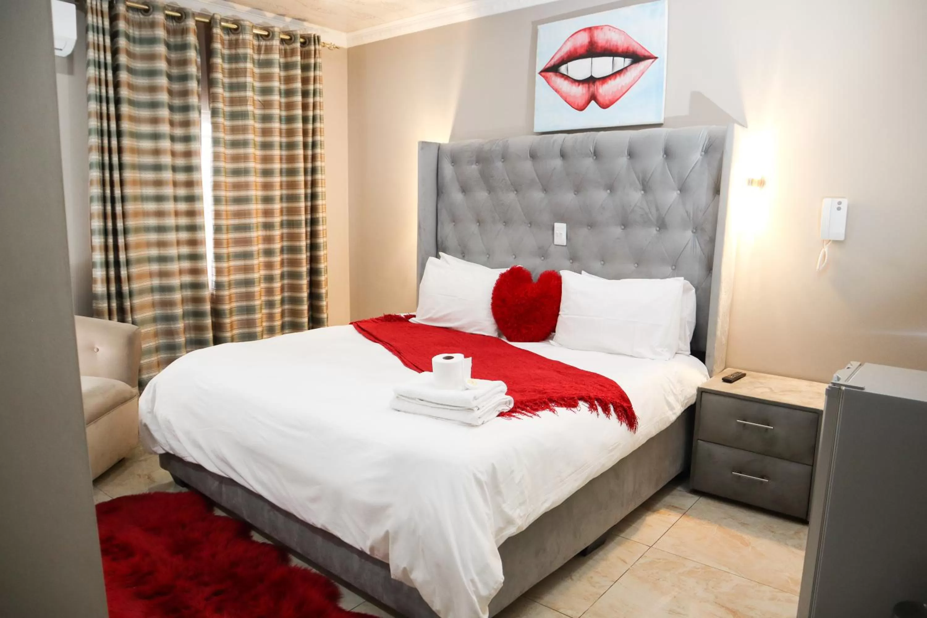 Bedroom, Bed in Gold Crown International Hotel Johannesburg