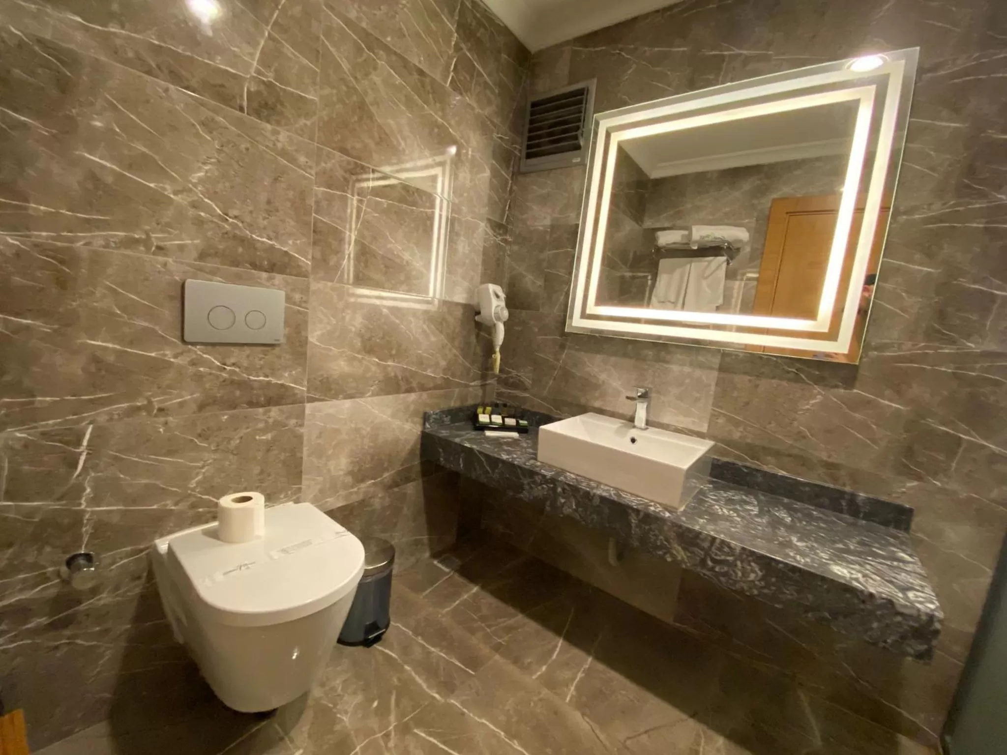 Shower in Green Prusa Hotel