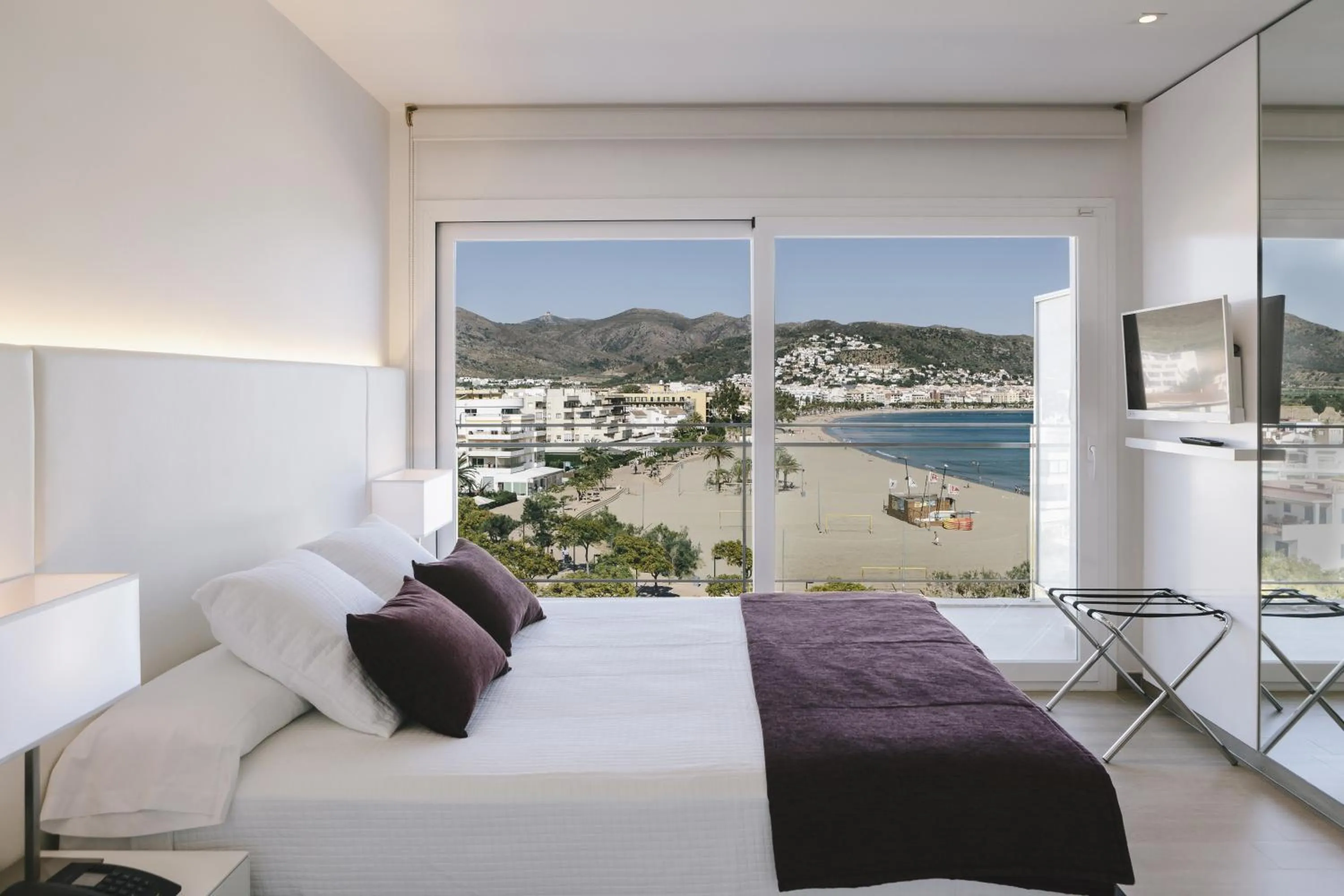 Bedroom, Bed in Hotel Maritim 4 Superior