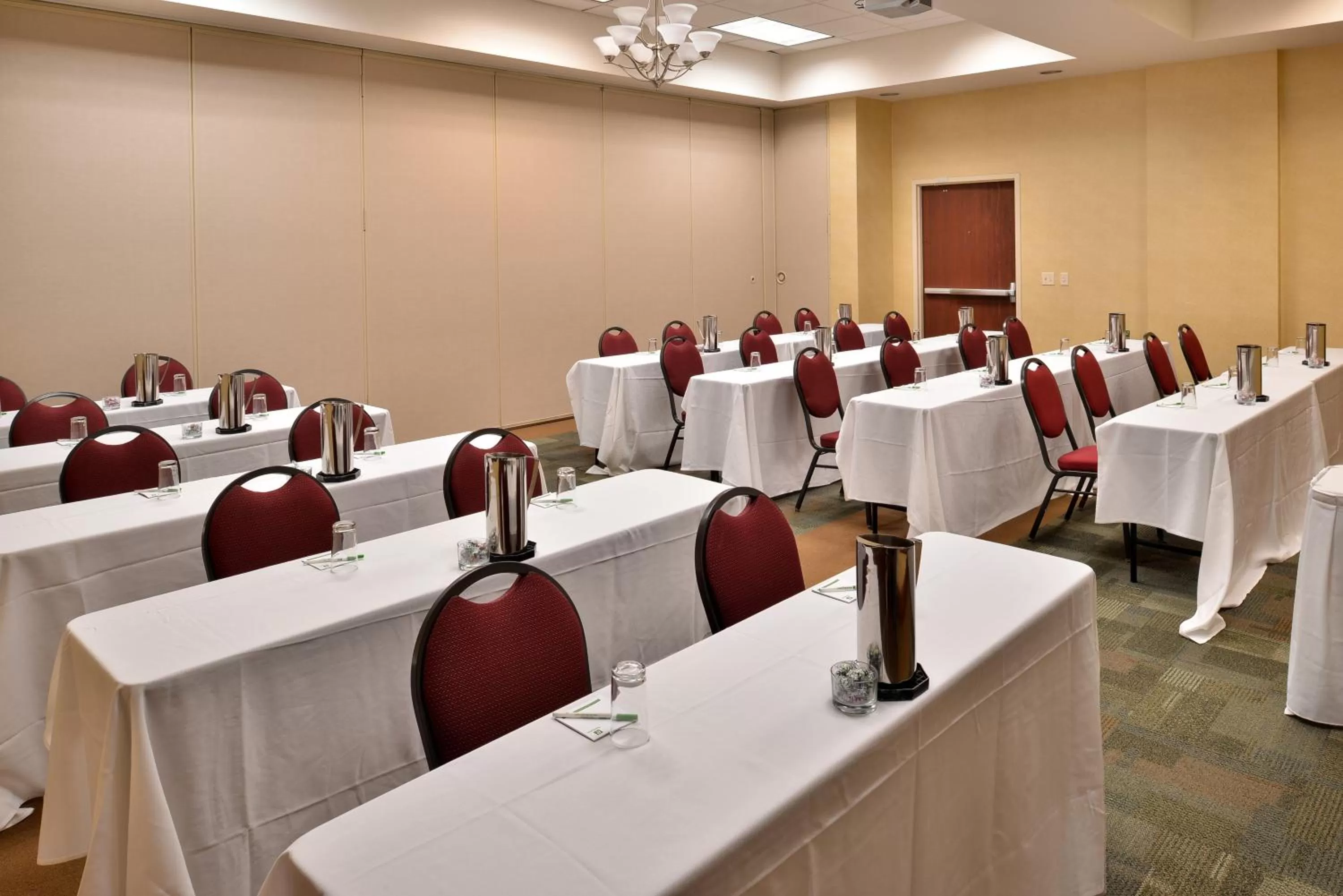 Meeting/conference room in Holiday Inn Madison at The American Center by IHG