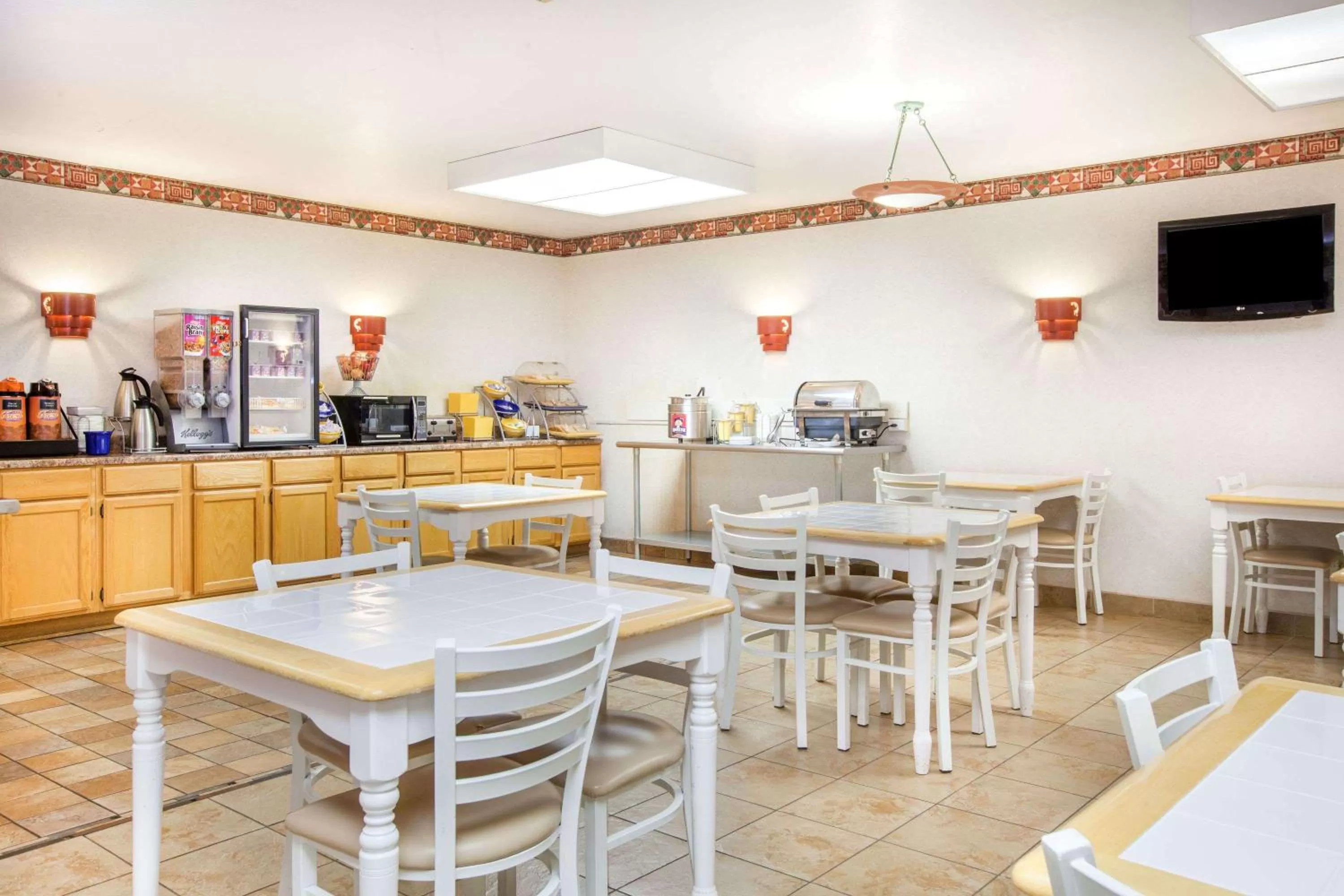 Restaurant/Places to Eat in Muyawki Inn