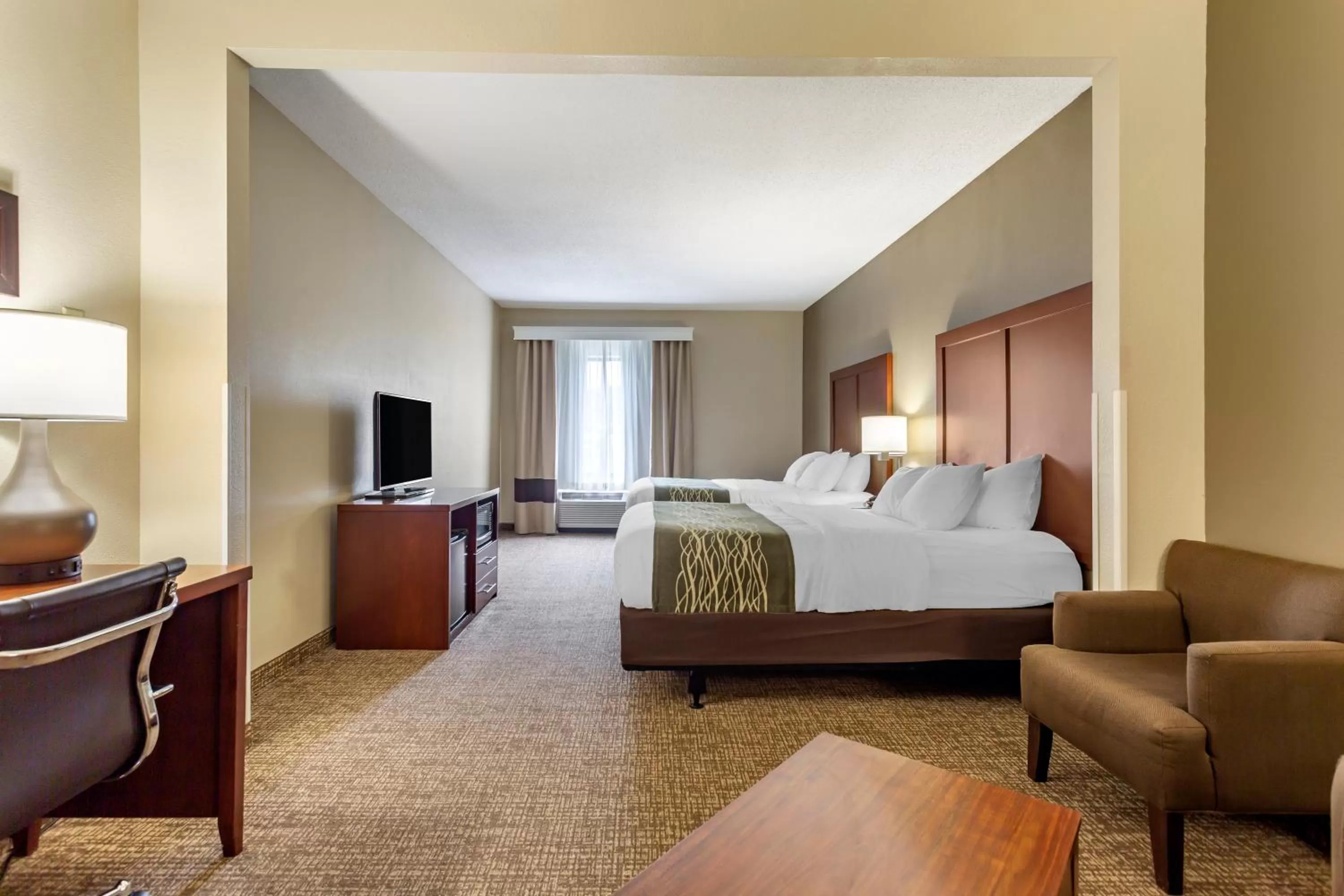 Photo of the whole room, Bed in Comfort Inn & Suites Cave City