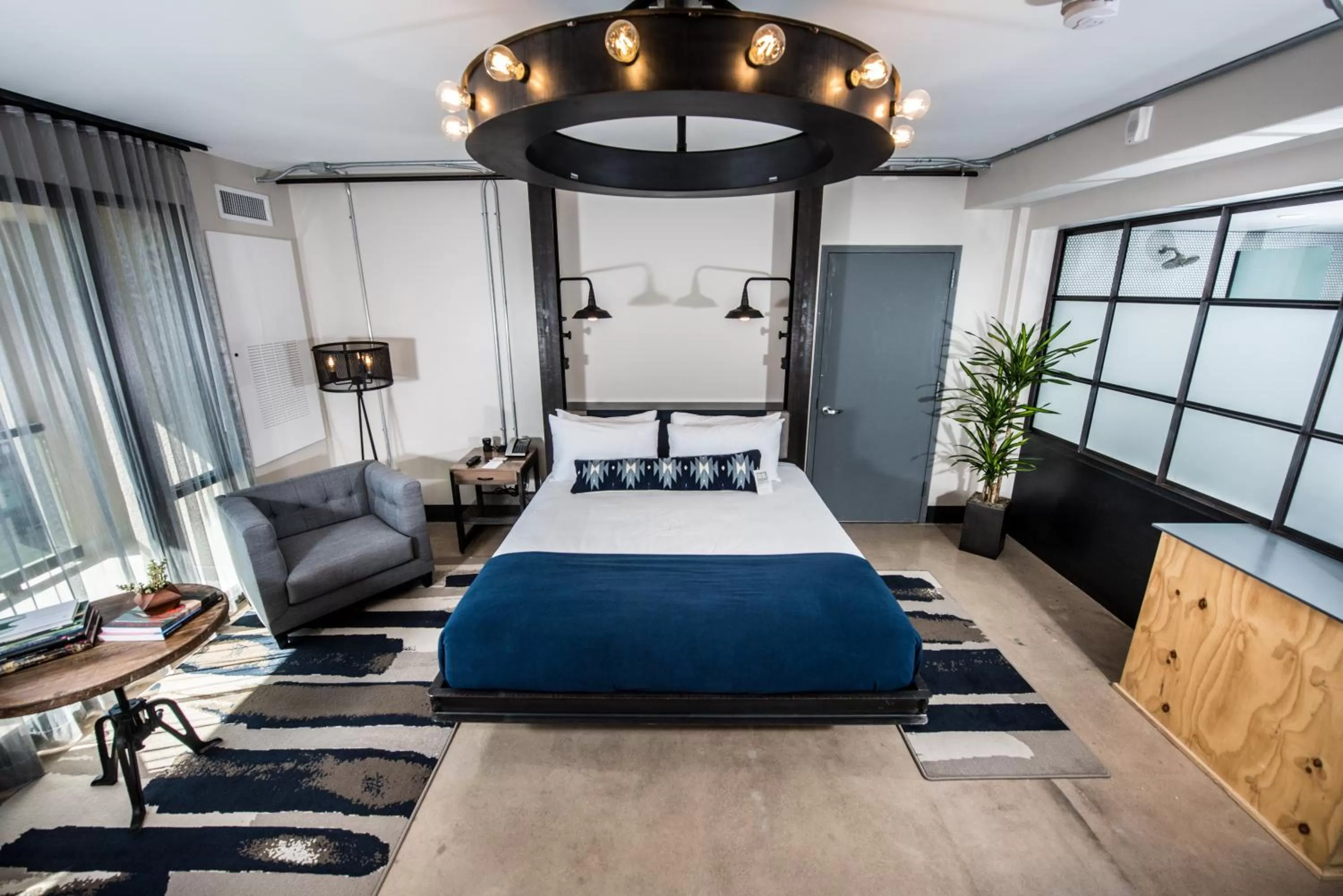 Photo of the whole room, Bed in Found Re Phoenix