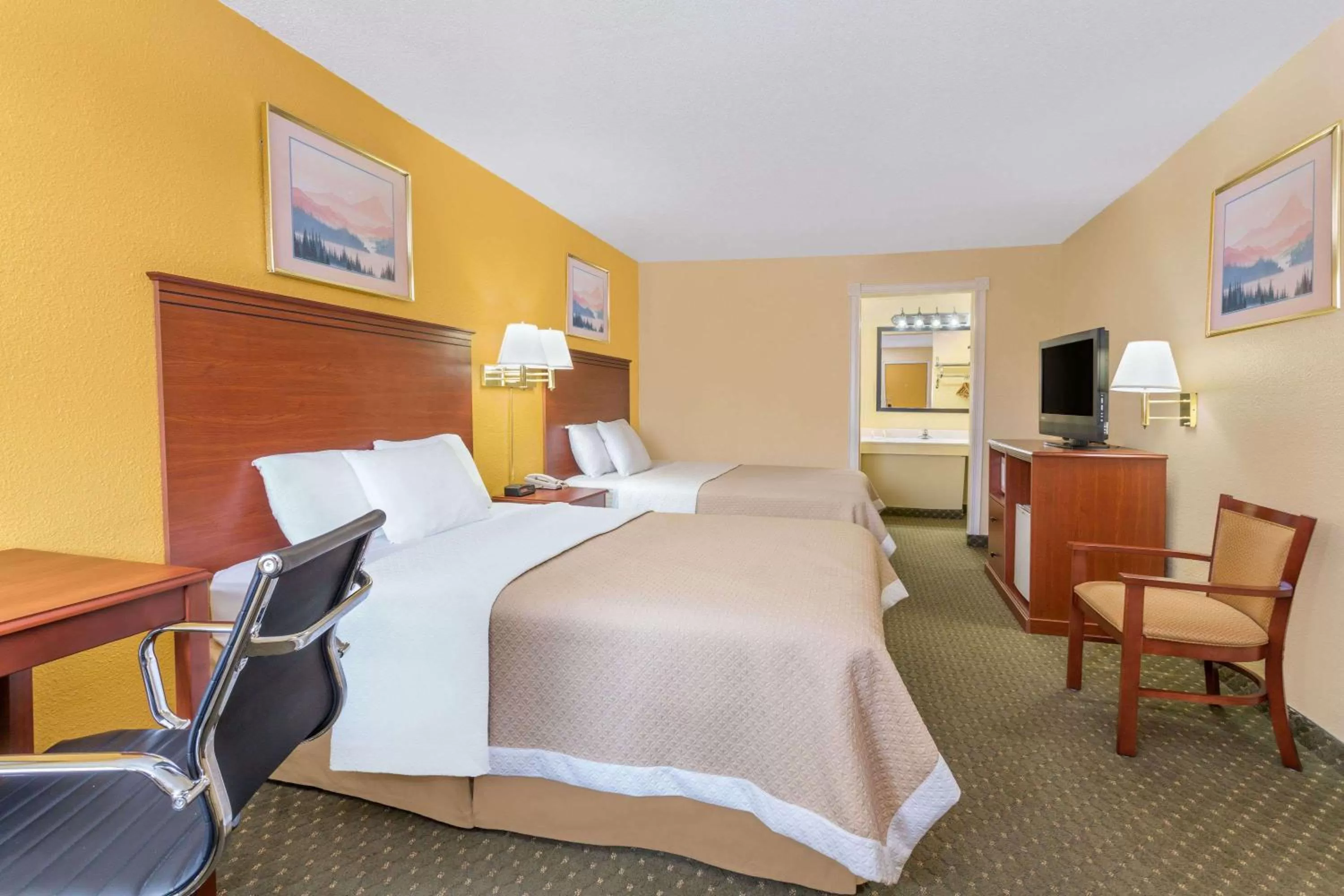 Photo of the whole room in Alamo Inn