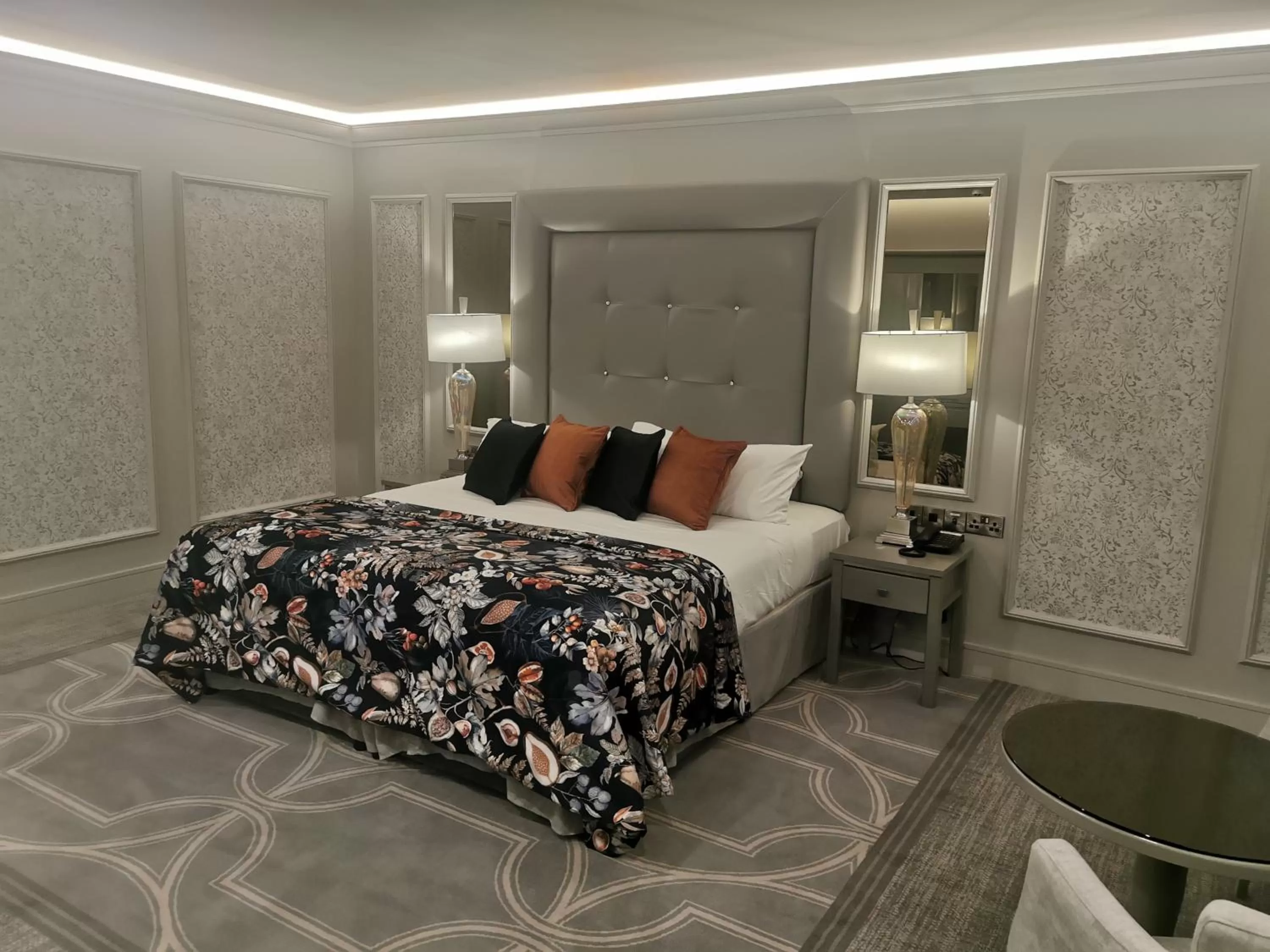 Bedroom, Bed in Errigal Country House Hotel