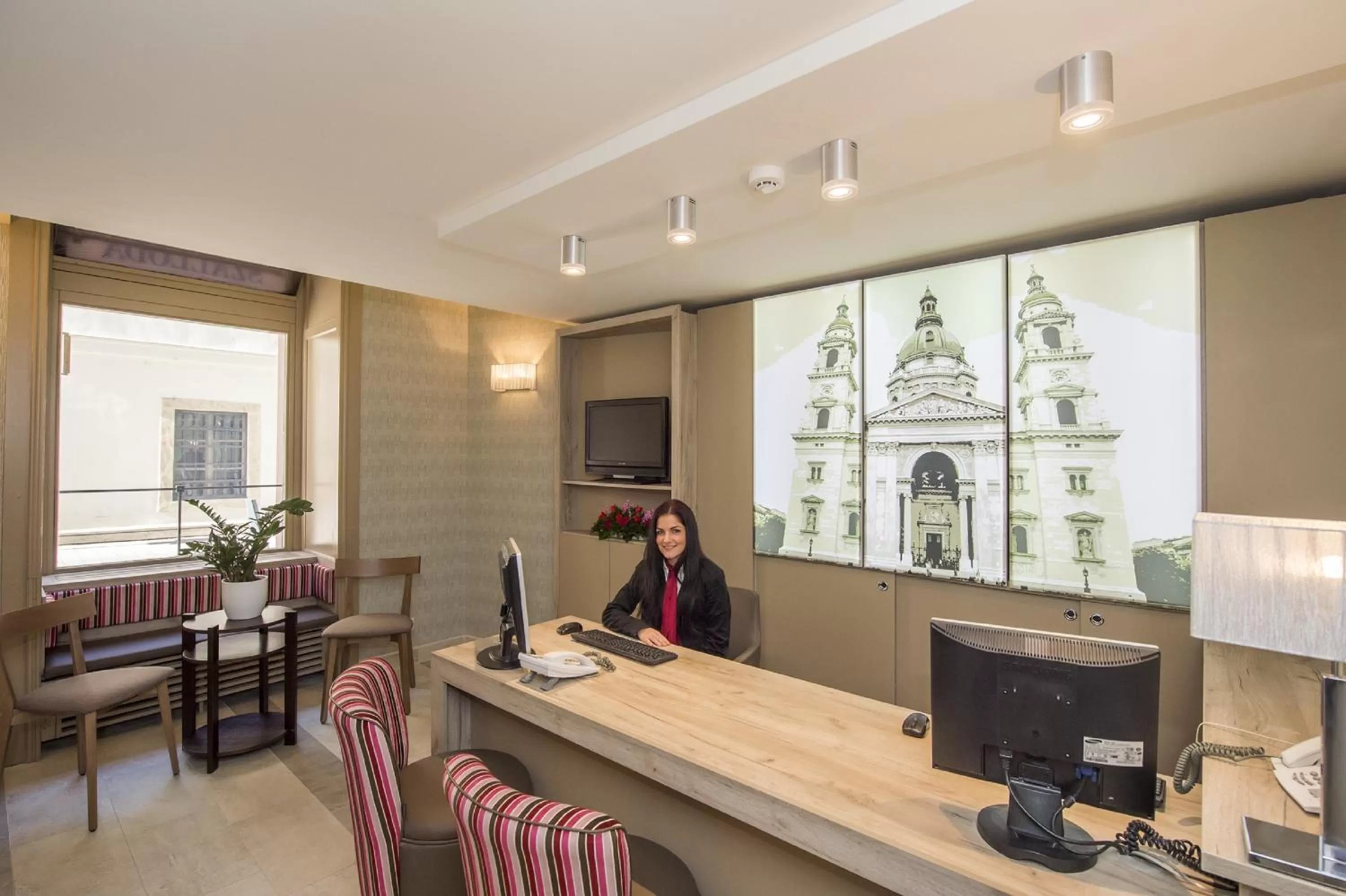 People in Three Corners Hotel Art