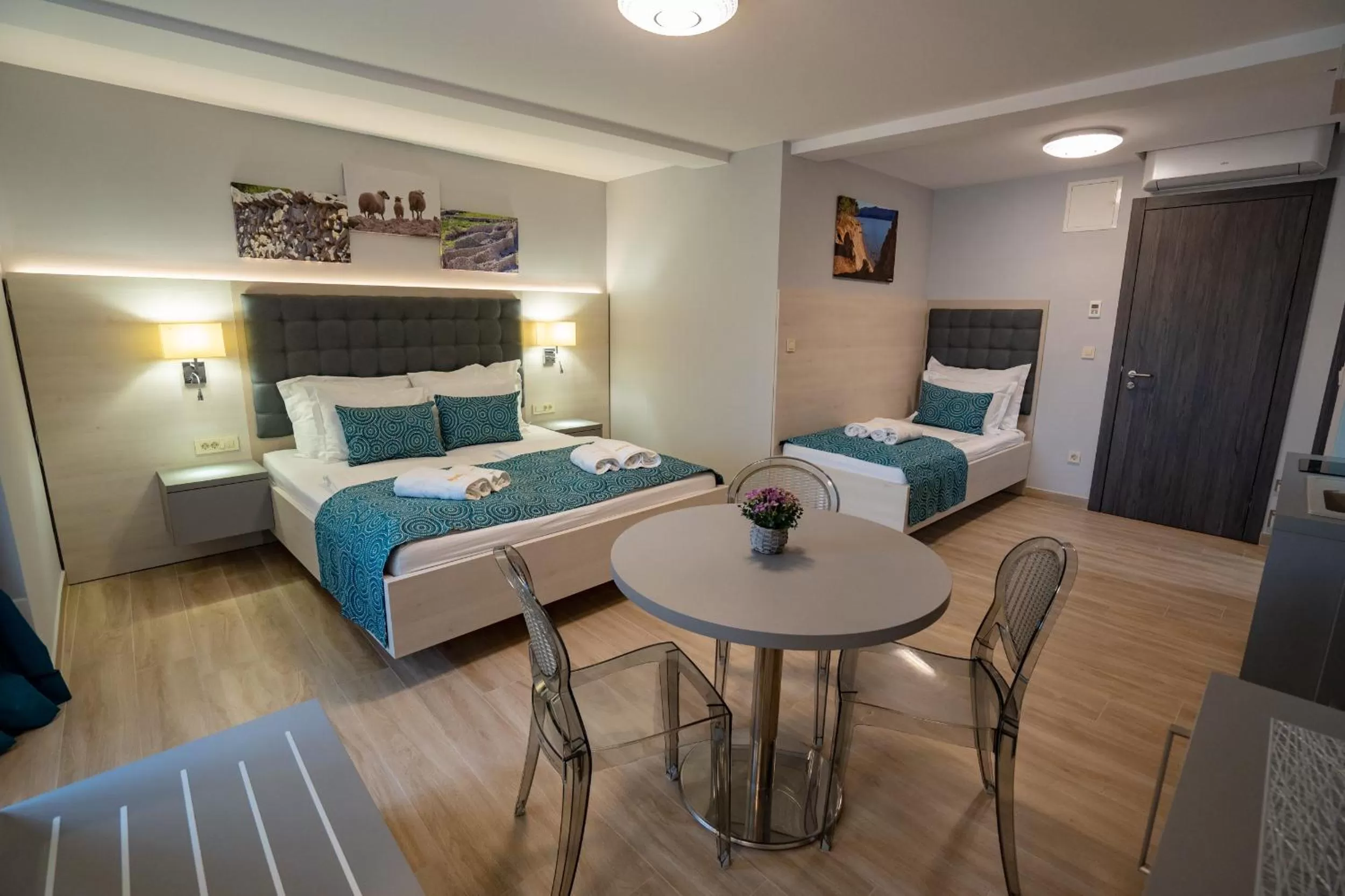 Photo of the whole room, Bed in Bed&Breakfast Novalis