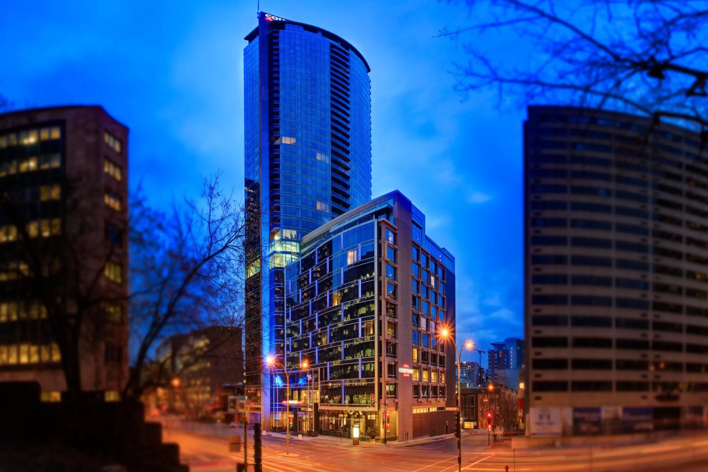 Property building in Courtyard par Marriott Montréal Centre-ville