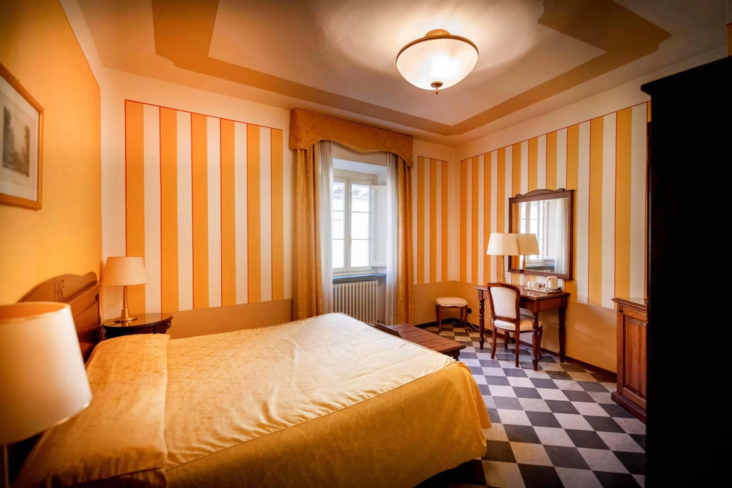 Bed in Park Hotel Regina - with air-condition and outdoor heated pool