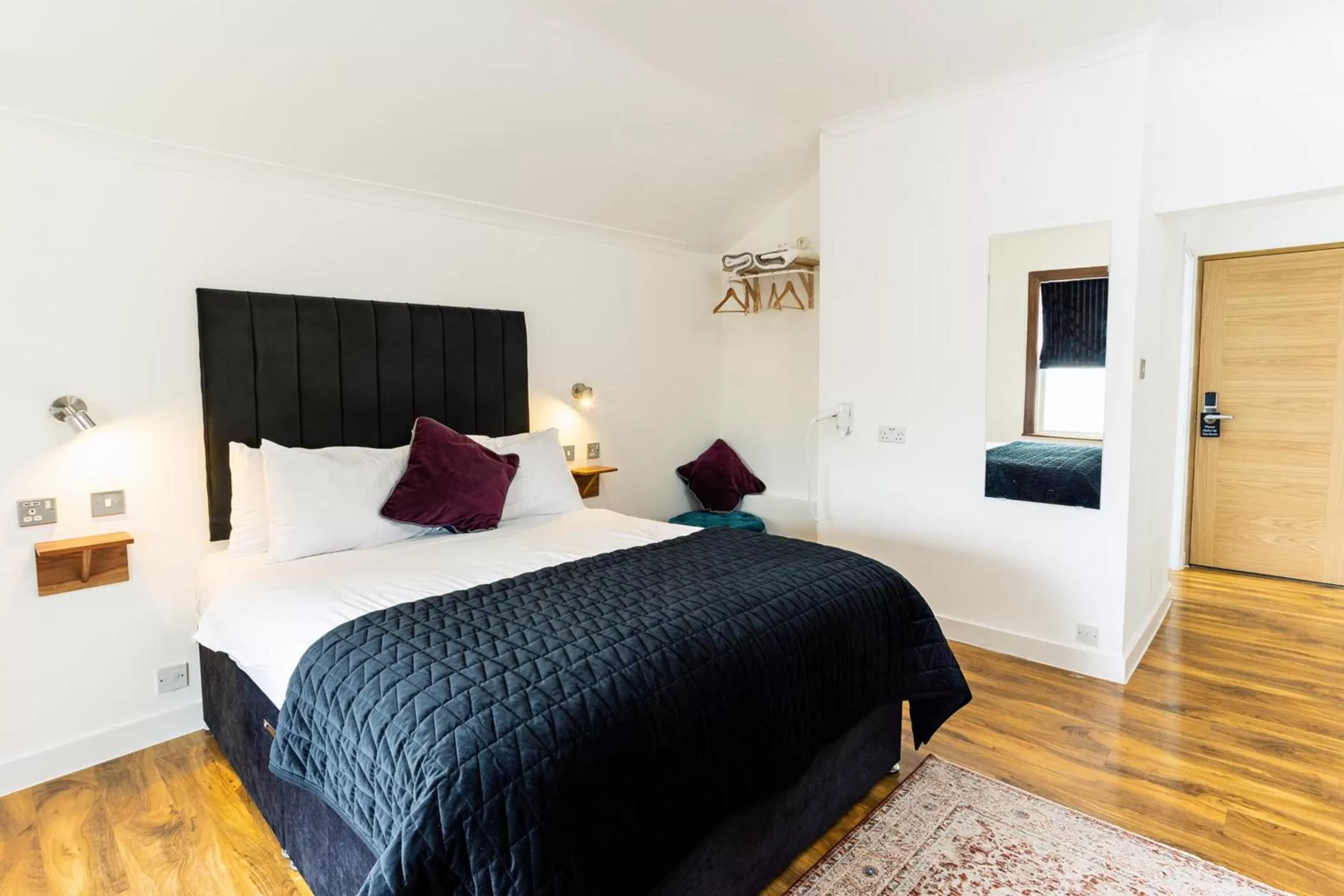 Bedroom in Cambridge House Hotel