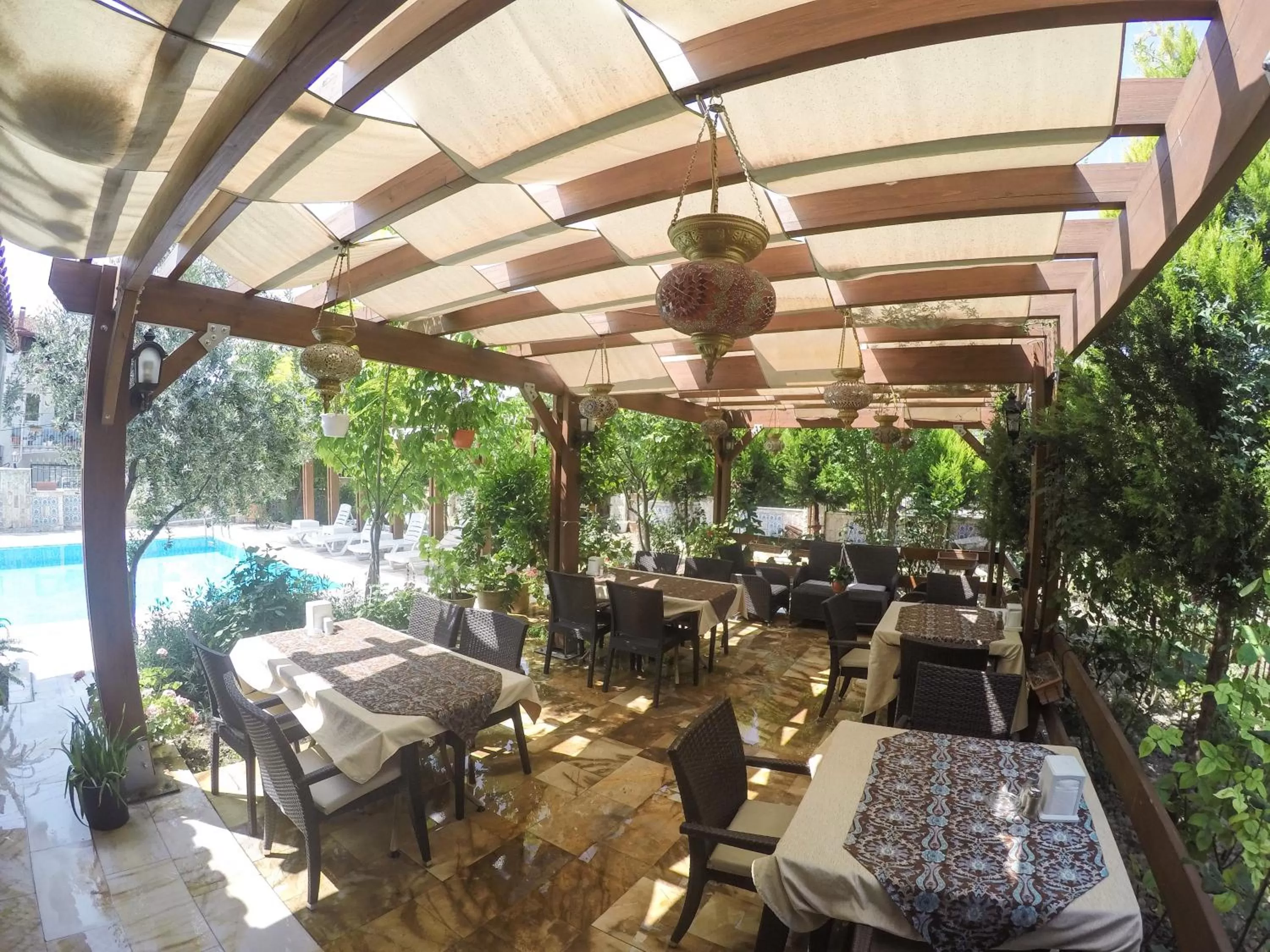 Restaurant/places to eat in Melrose Pansiyon