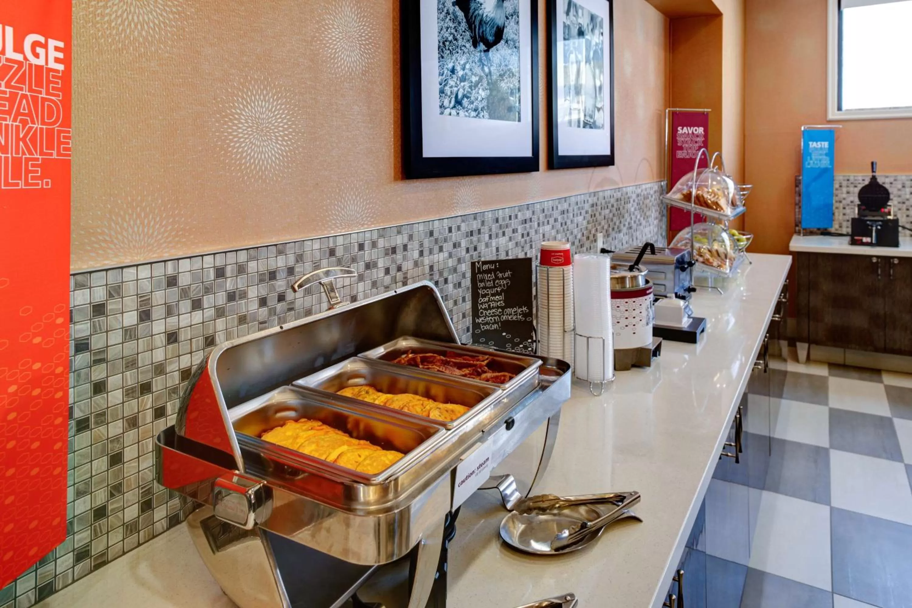 Dining area in Hampton Inn and Suites Columbus, MS