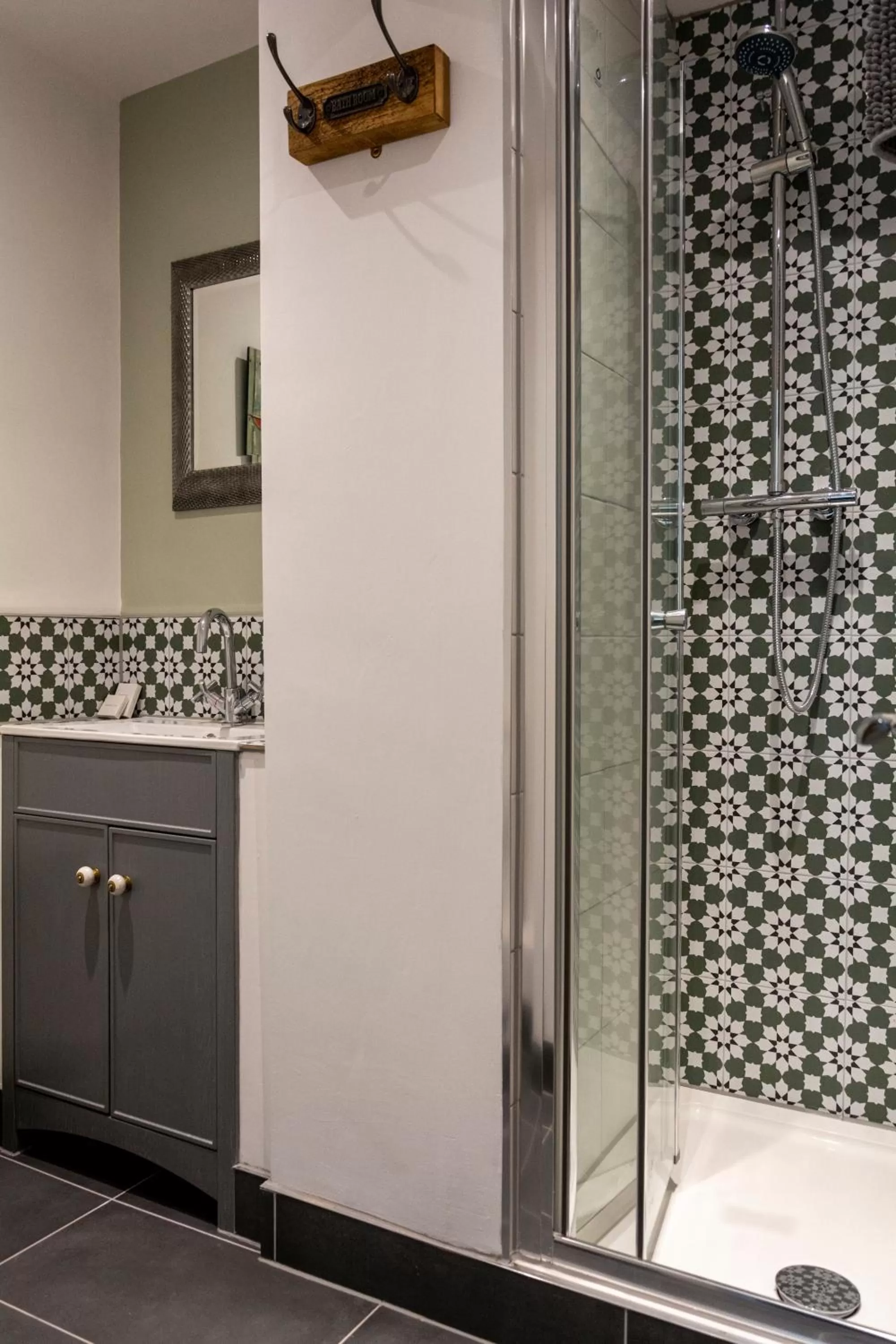 Shower, Bathroom in The Clockhouse Bewdley