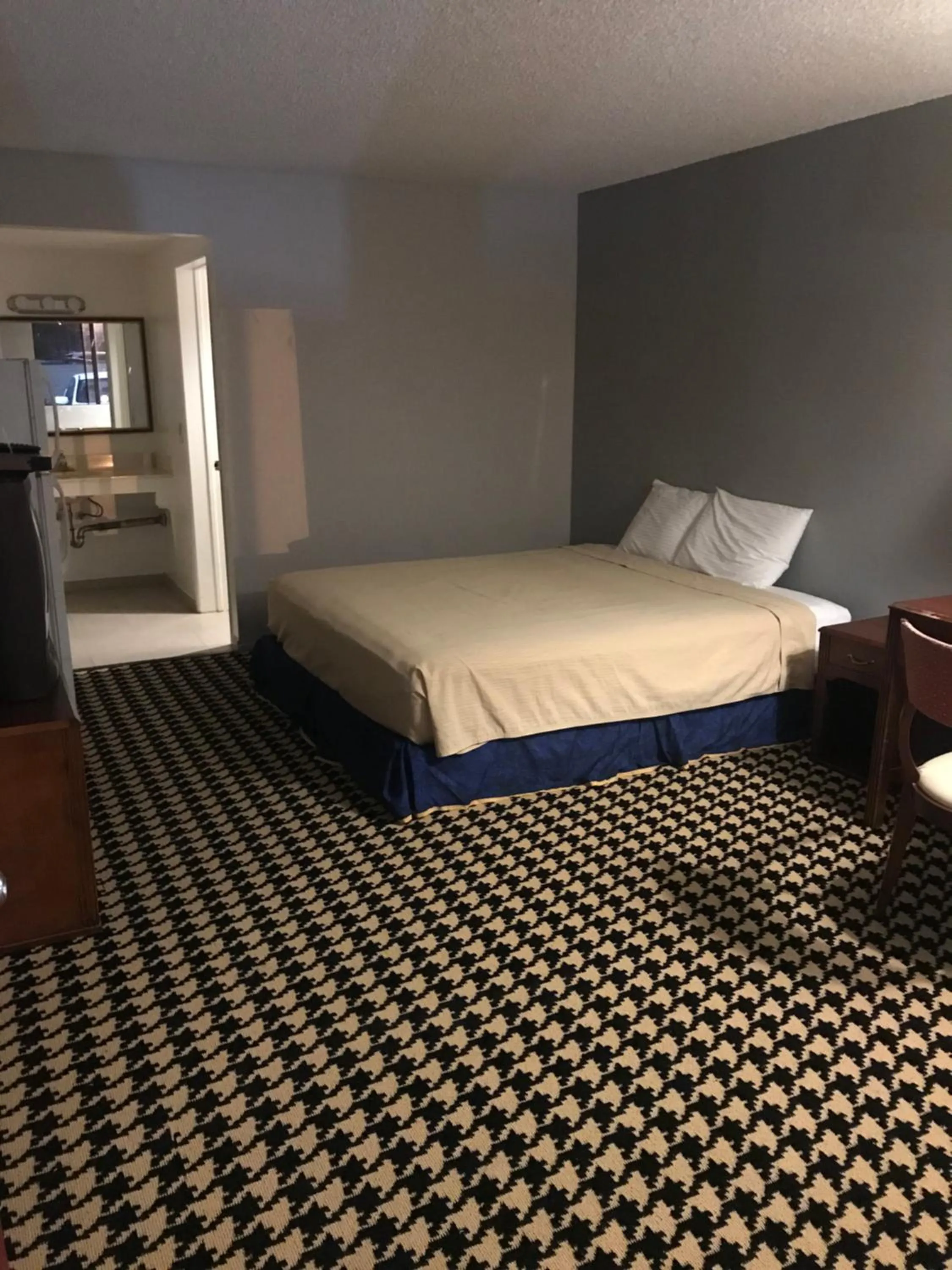 Bed in Eunice Plaza Motel