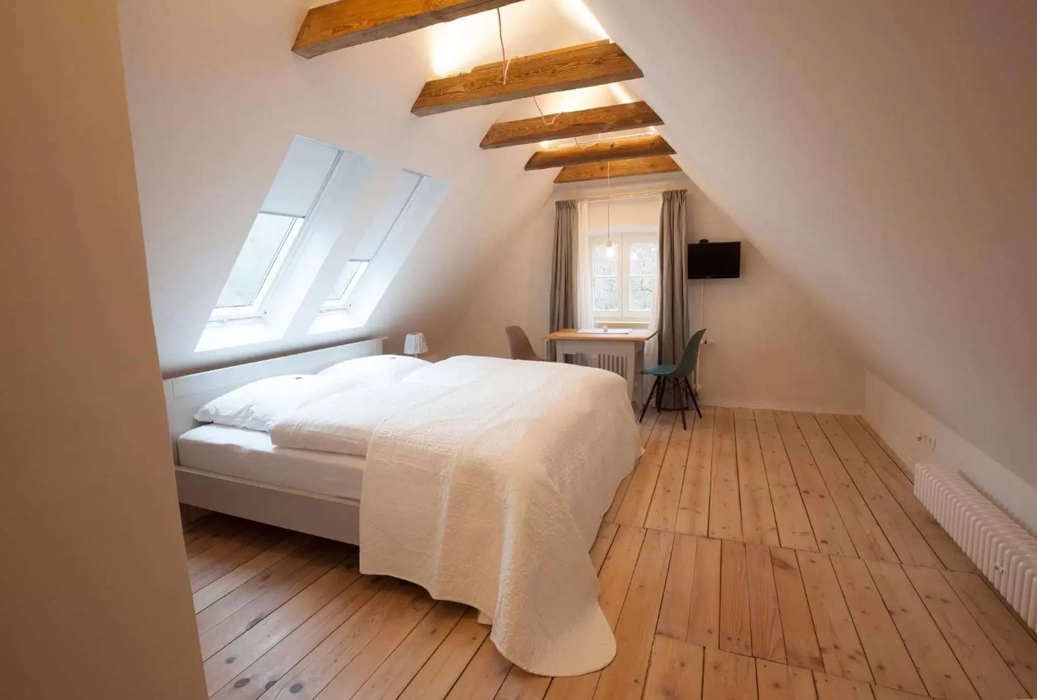 Large Double Room in Bed and Breakfast unter den Linden Large Double Room in Bed and Breakfast unter den Linden