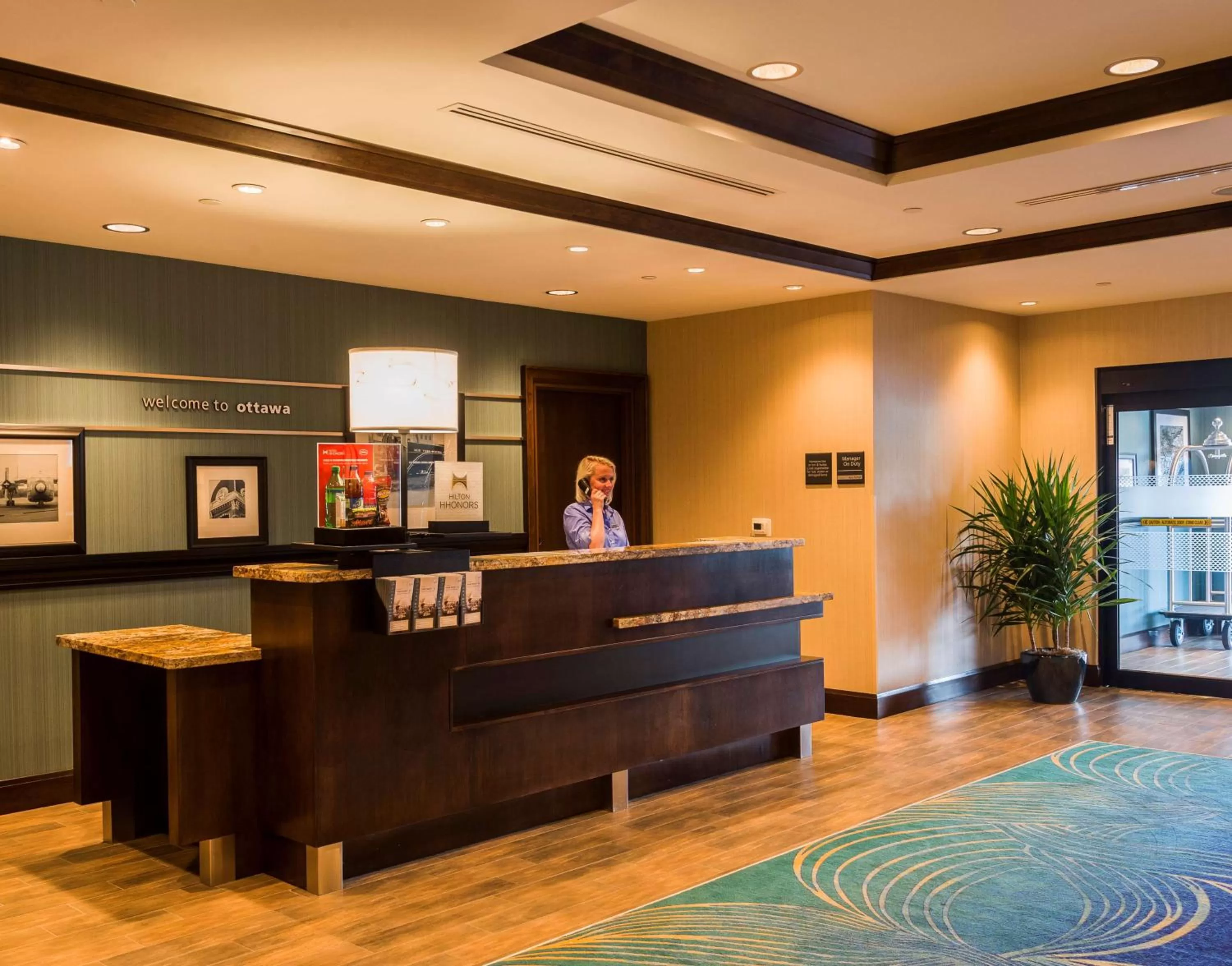 Lobby or reception in Hampton Inn by Hilton Ottawa Airport