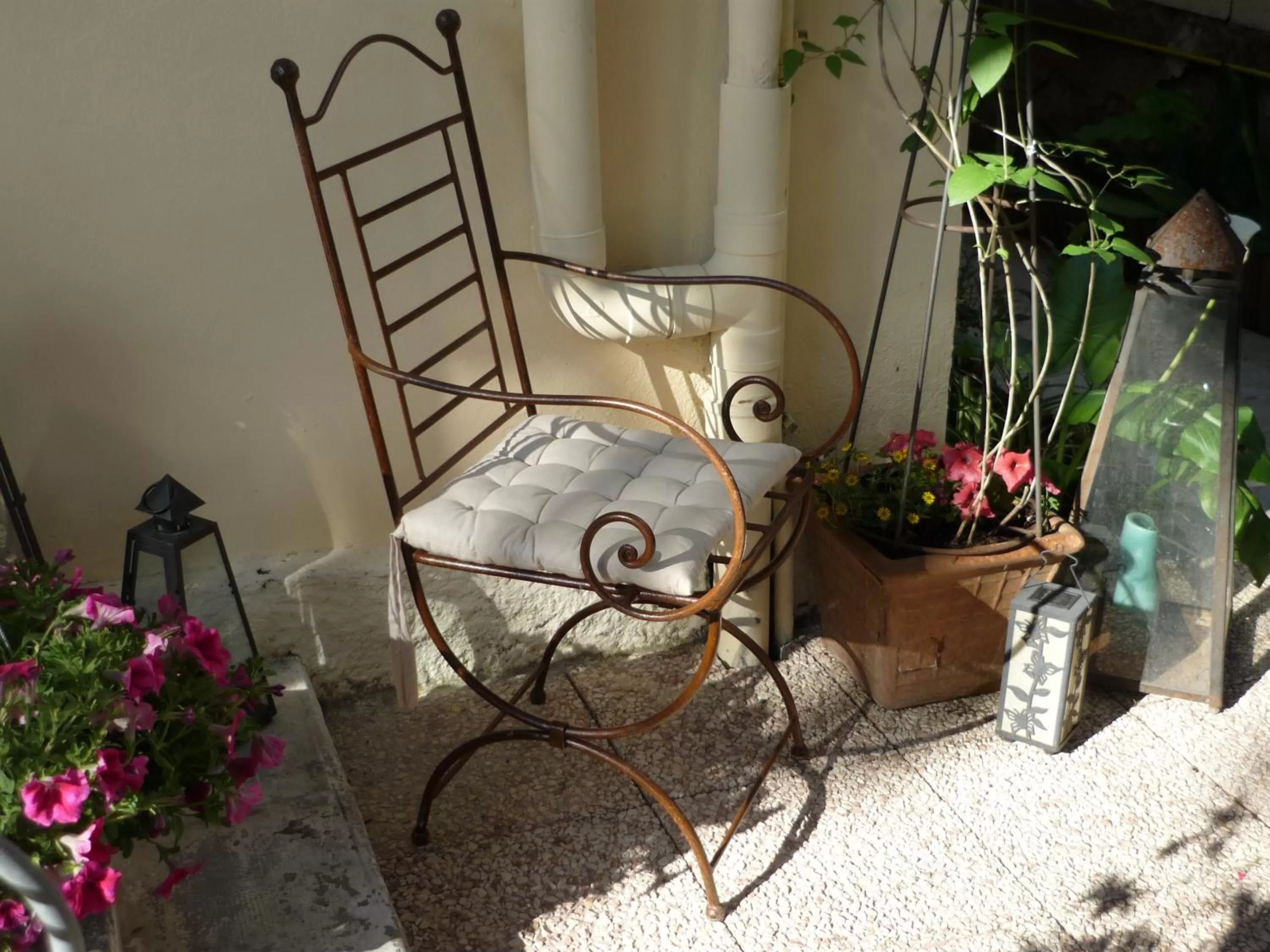 Balcony/Terrace in Logis Hôtel Villa Victorine