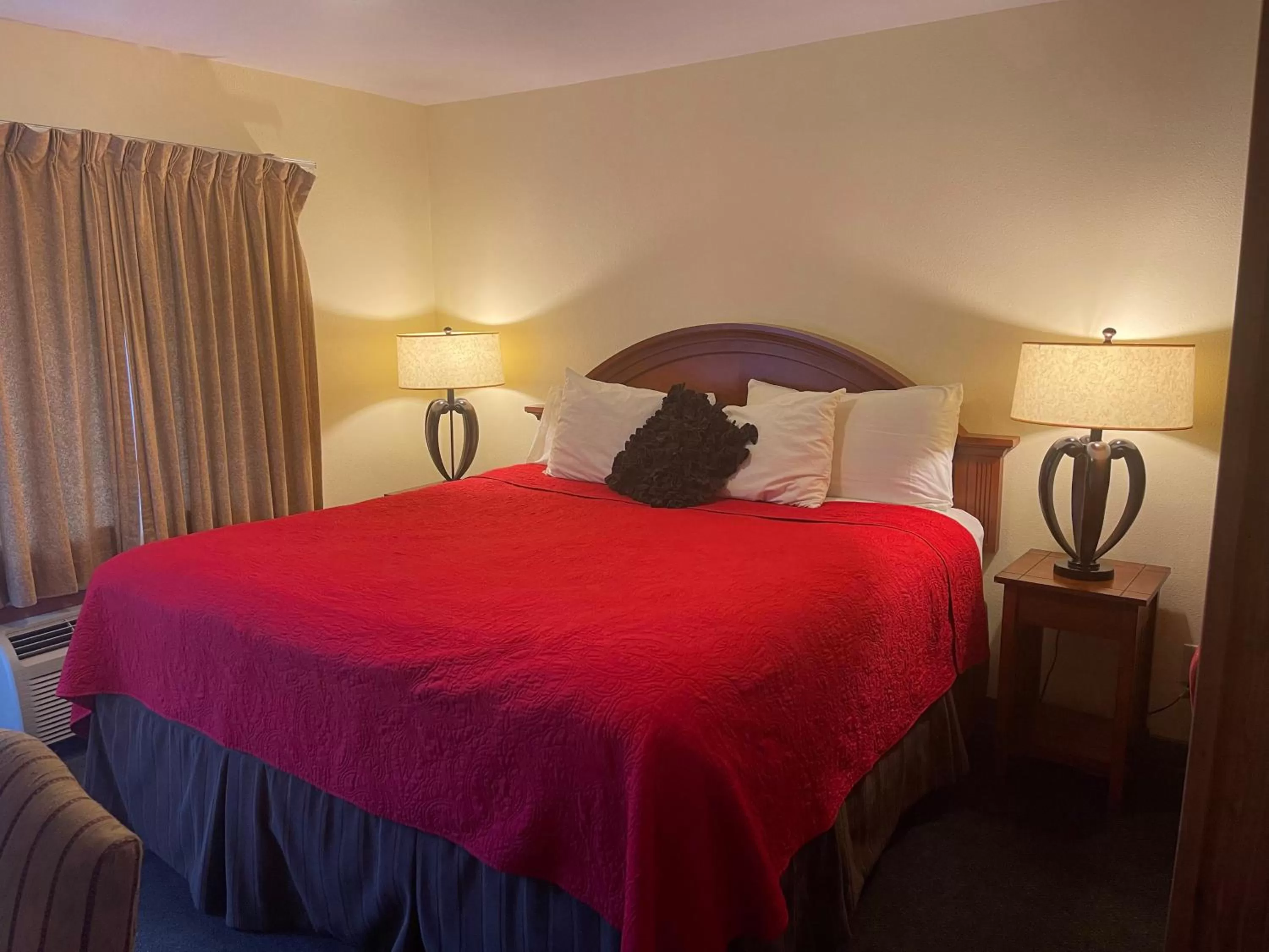 Bed in Pikes Peak Inn