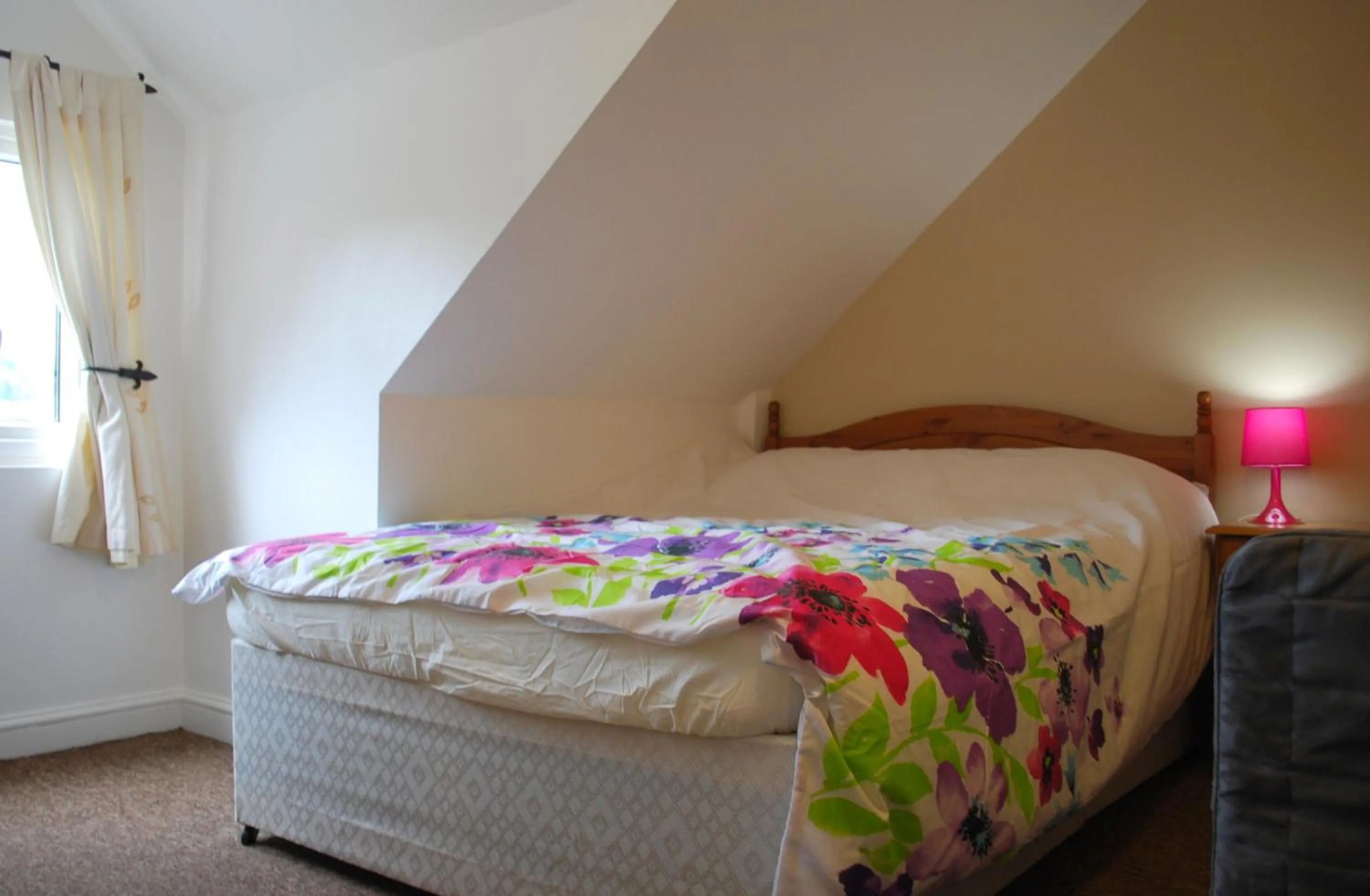 Photo of the whole room, Bed in Clift Guest House