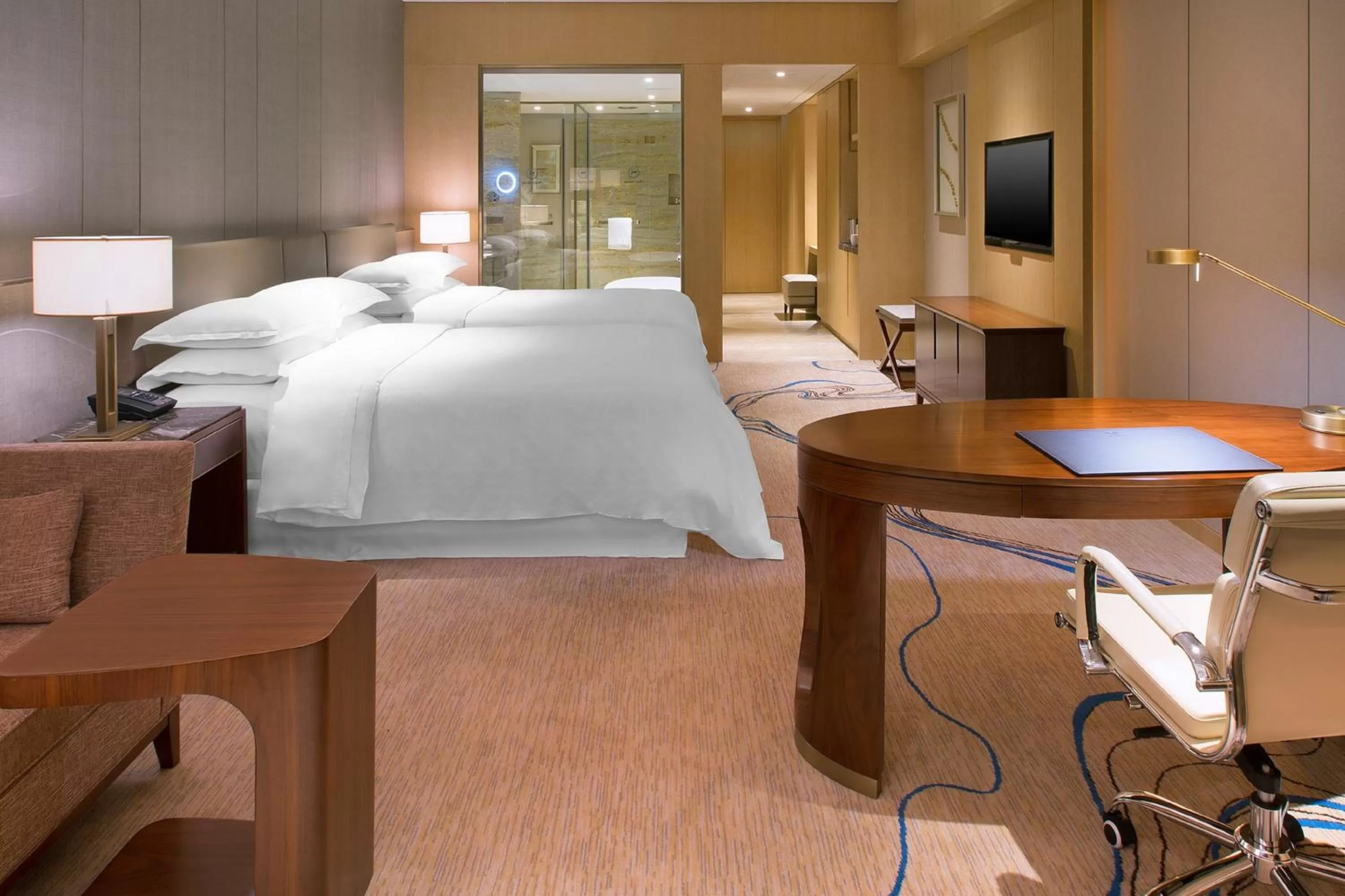 Photo of the whole room, Bed in Sheraton Zhanjiang Hotel