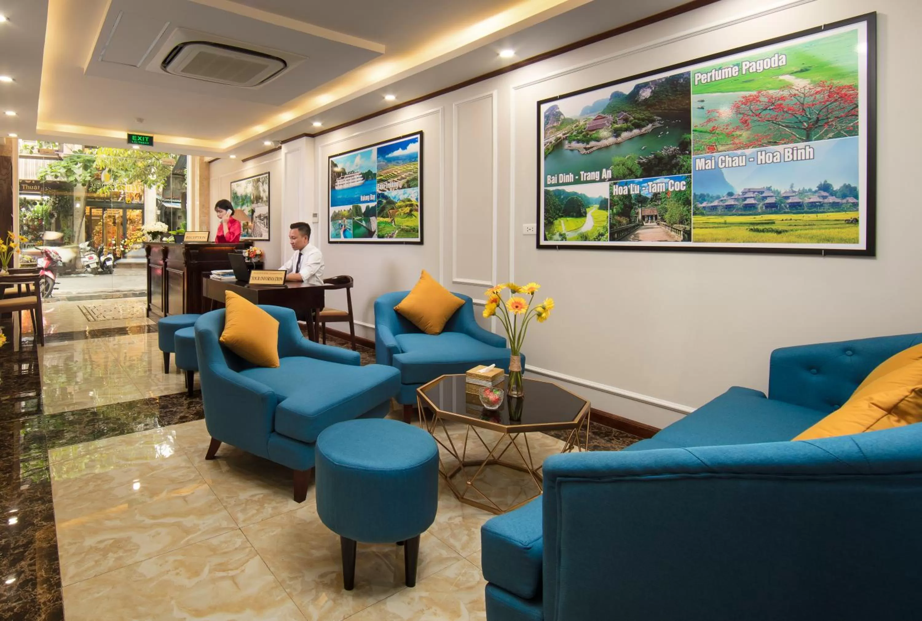 Living room in MayFlower Hotel- Central Old Quarter