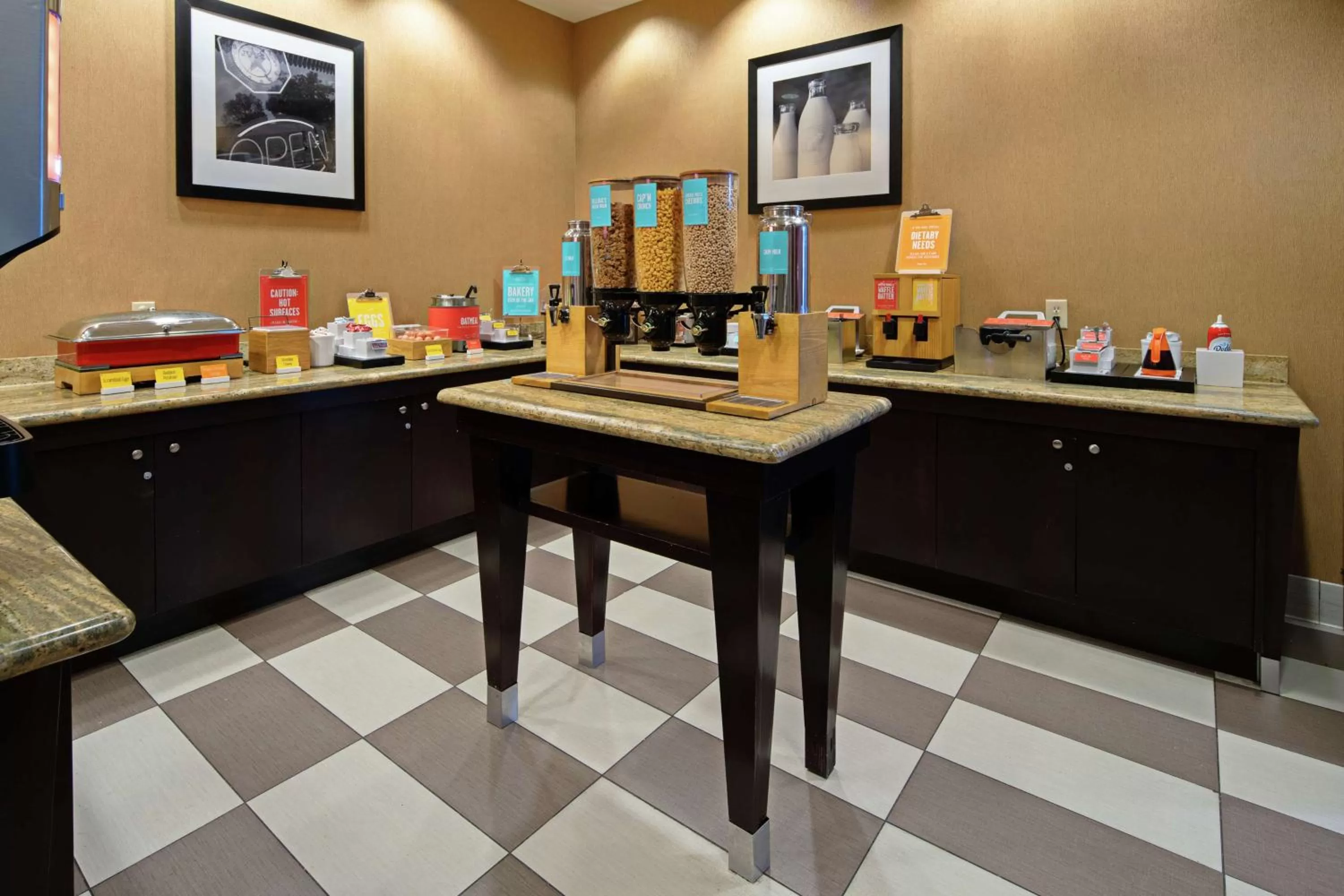 Breakfast in Hampton Inn & Suites Bremerton