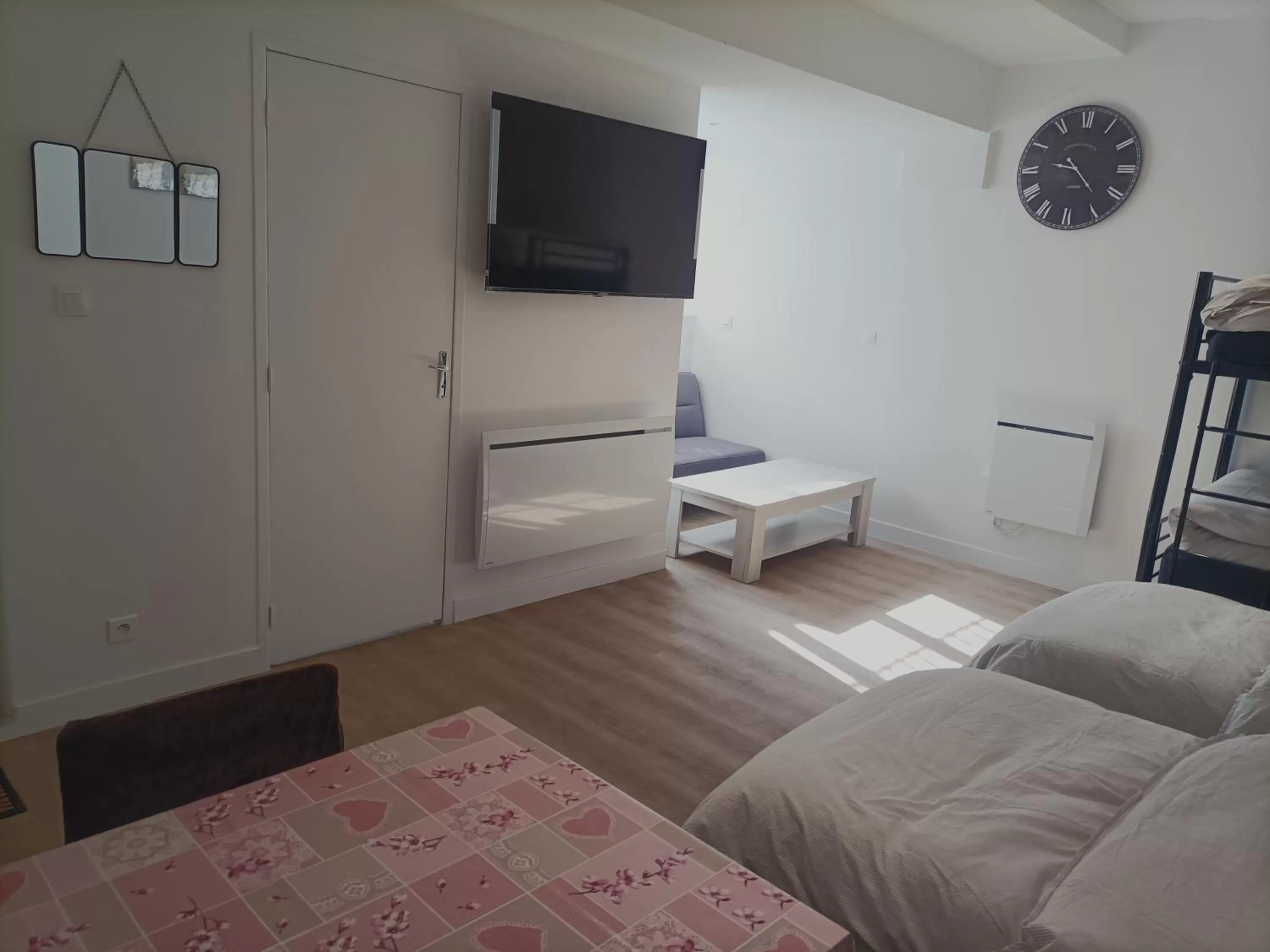 TV/Entertainment Center in 7 minutes de l'aéroport CDG 5