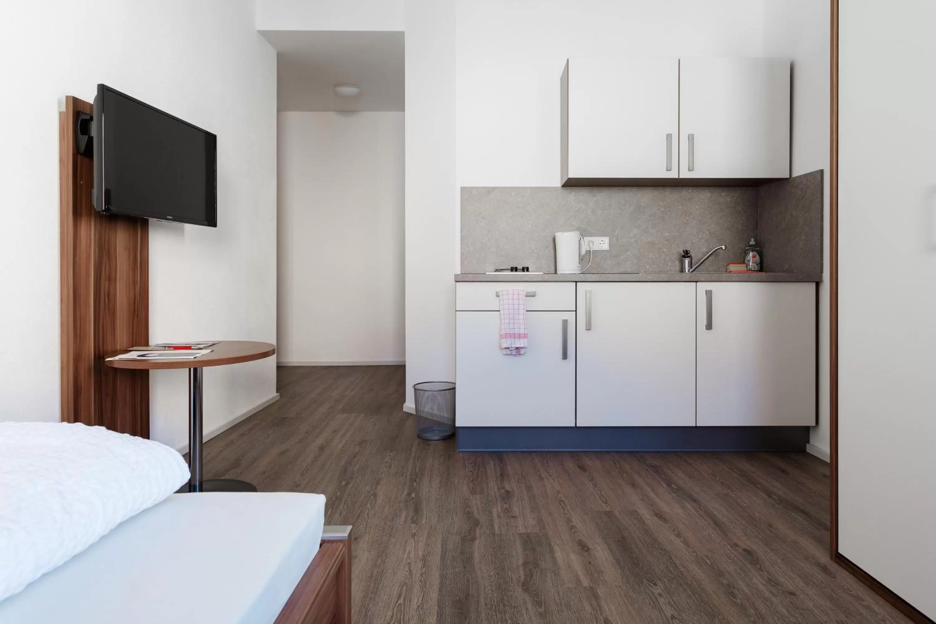 TV and multimedia, Bed in greenpartment Boardinghouse Neustadt