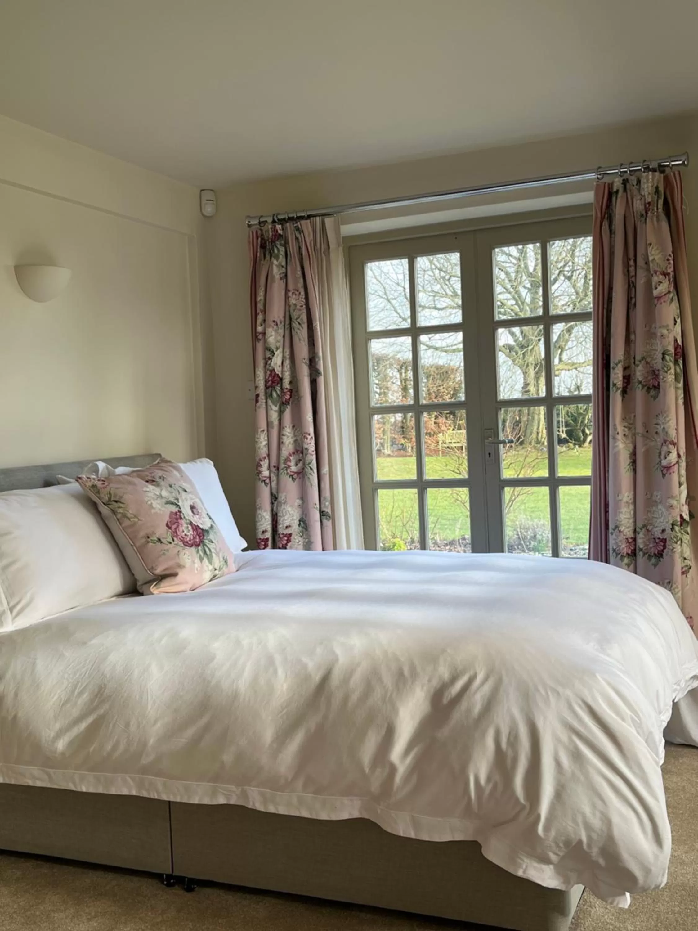 Deluxe King Room in The Old School, Idbury, OX7 6RU