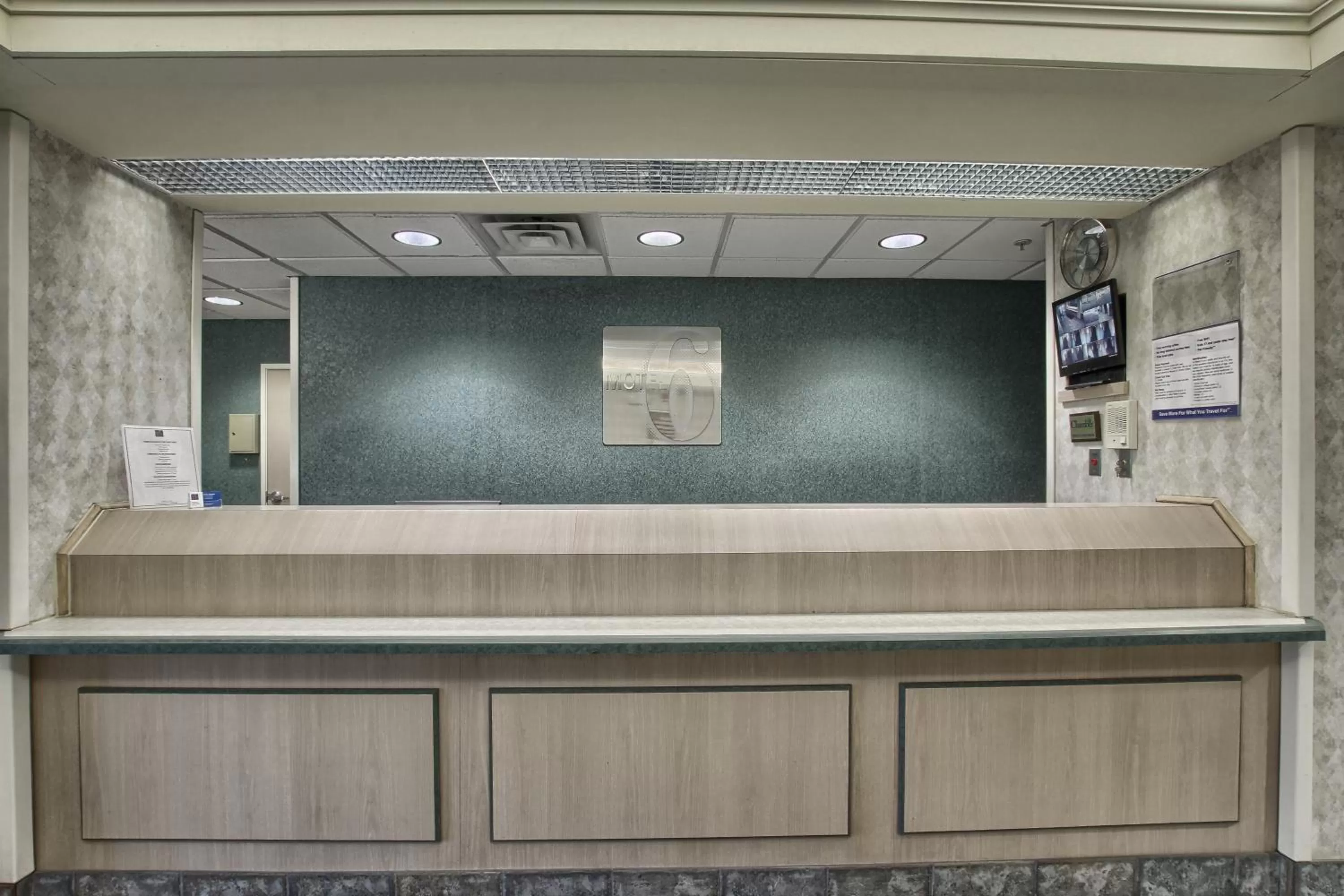 Lobby or reception in Motel 6-London, ON - Ontario