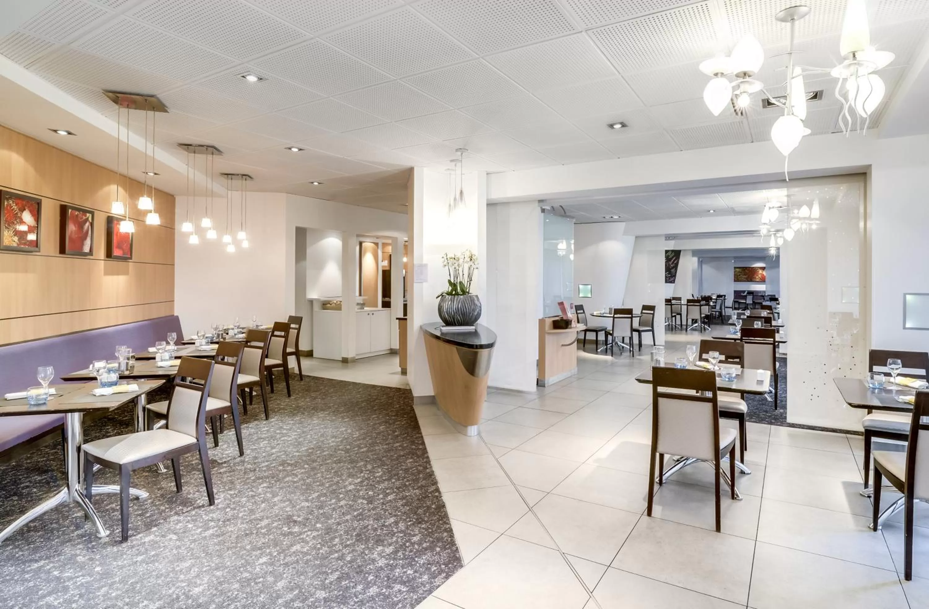 Restaurant/places to eat in Novotel Paris Orly Rungis Aéroport