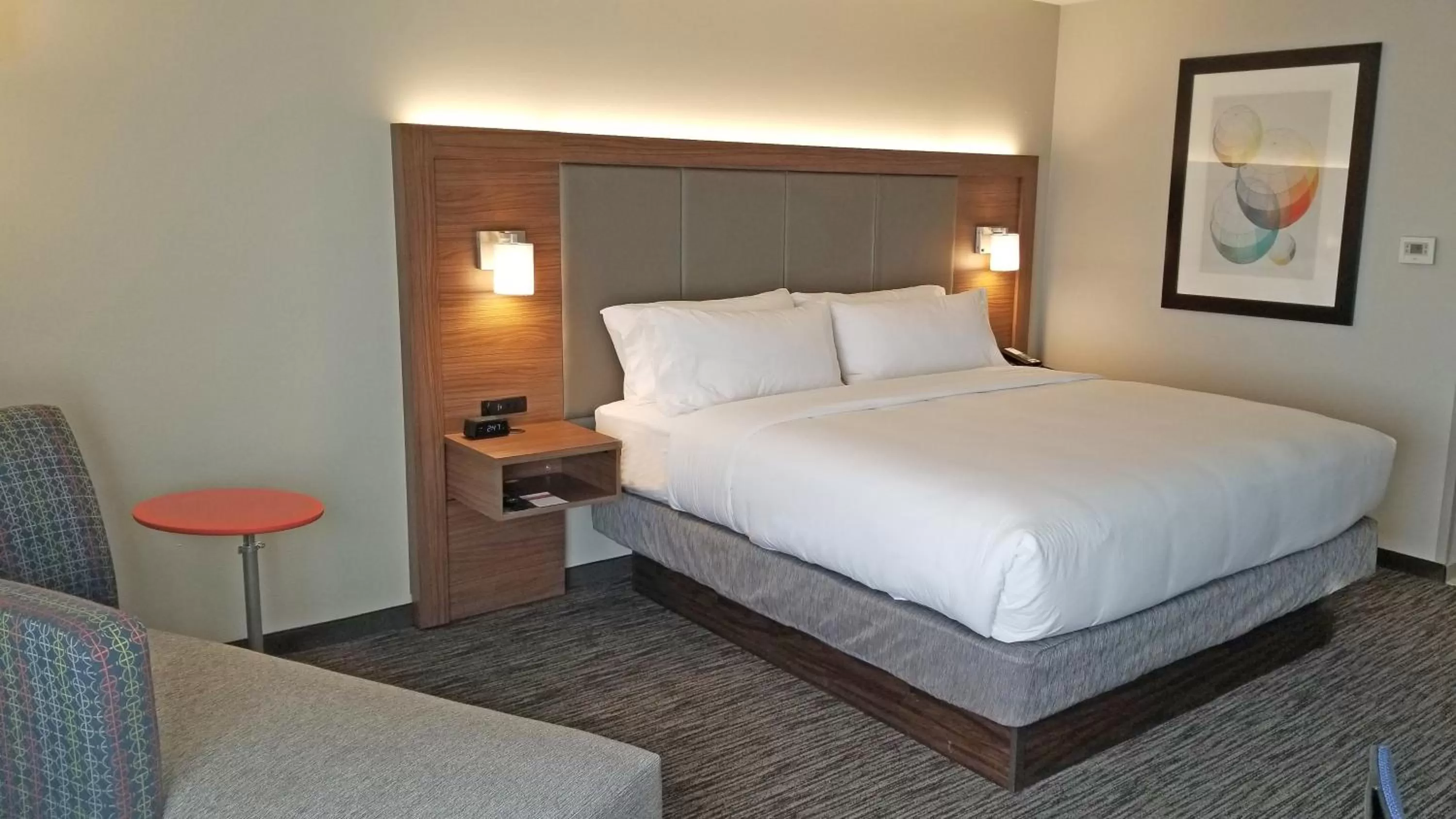 Photo of the whole room, Bed in Holiday Inn Express Hotel & Suites Columbus by IHG