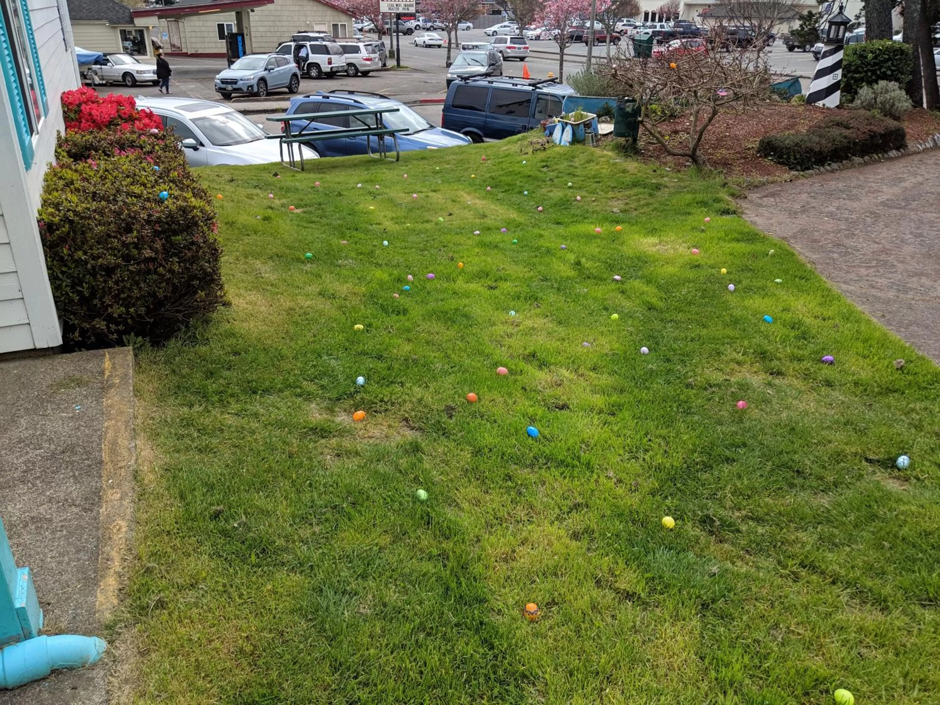 Inner courtyard view in Hillcrest Inn