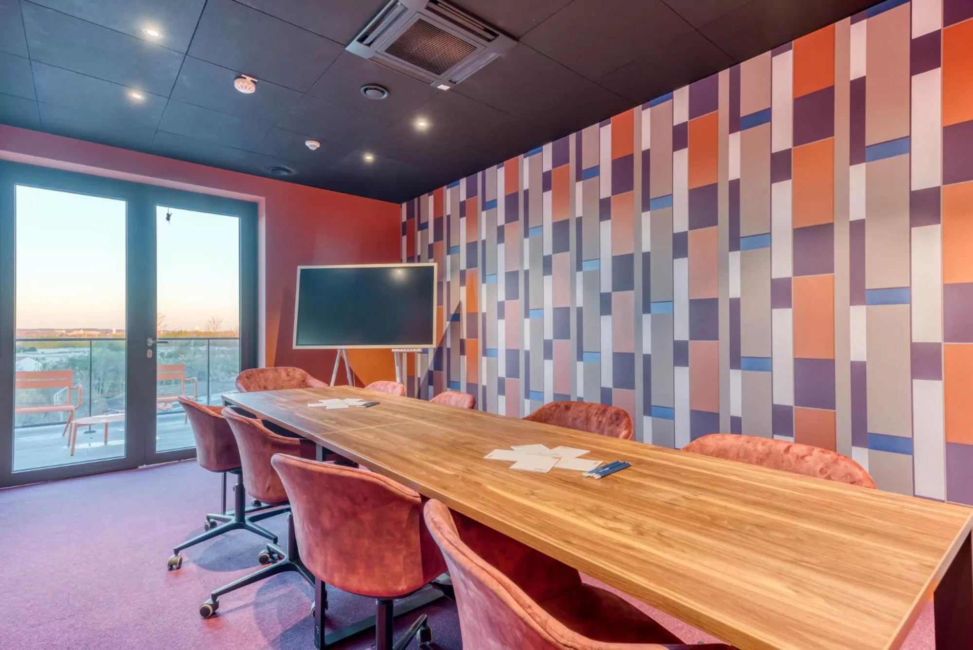 Business facilities in Mah Hotel