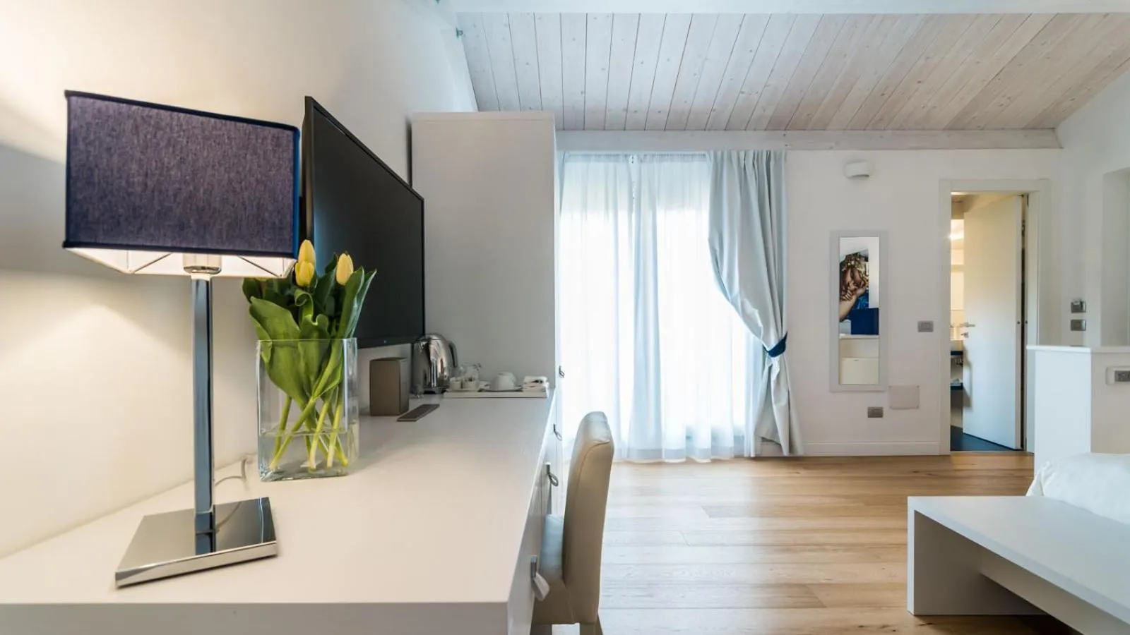 TV and multimedia, Bed in Cafe Bleu Relais