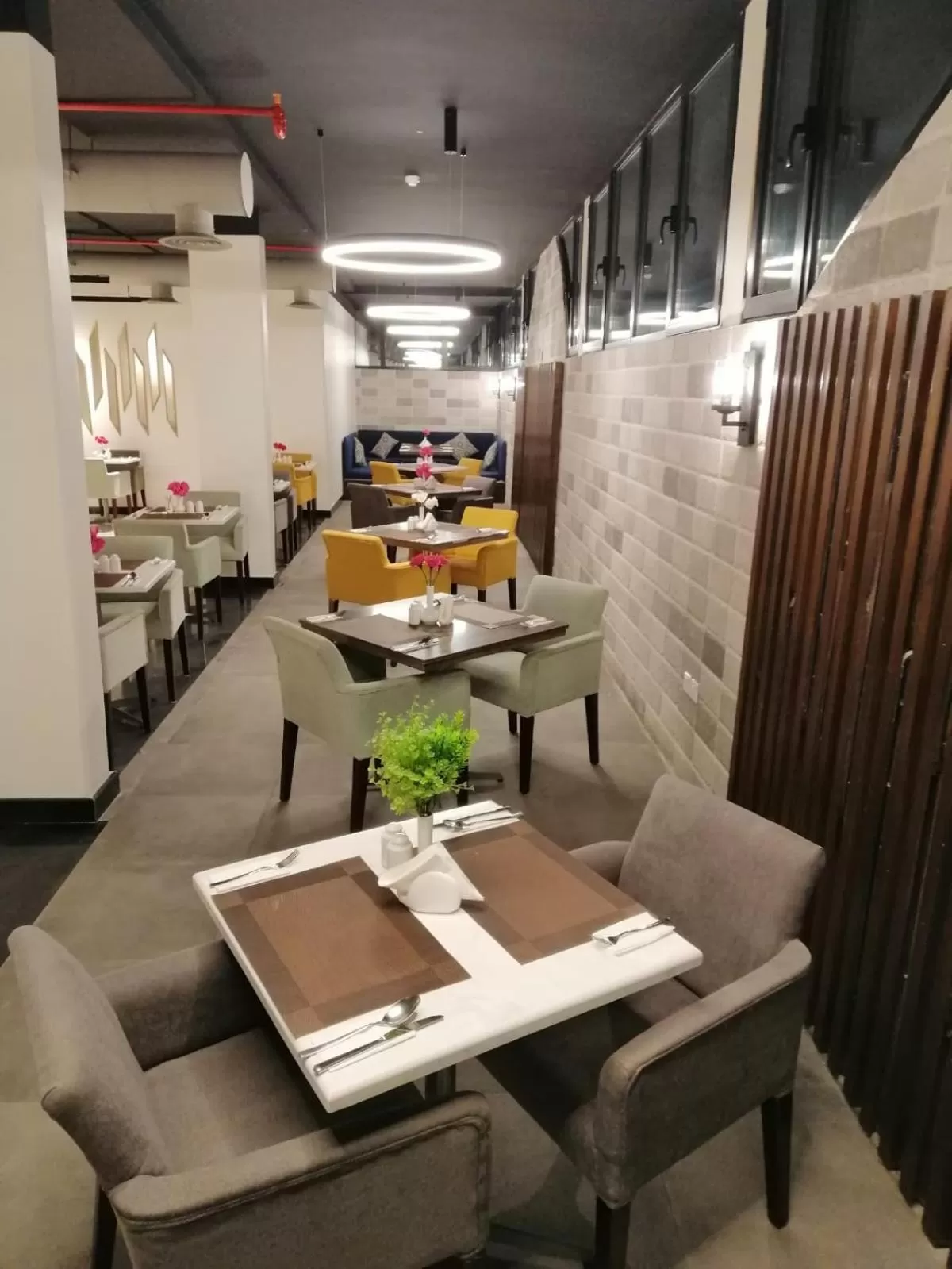 Restaurant/places to eat in Aquila Al Hamra Hotel