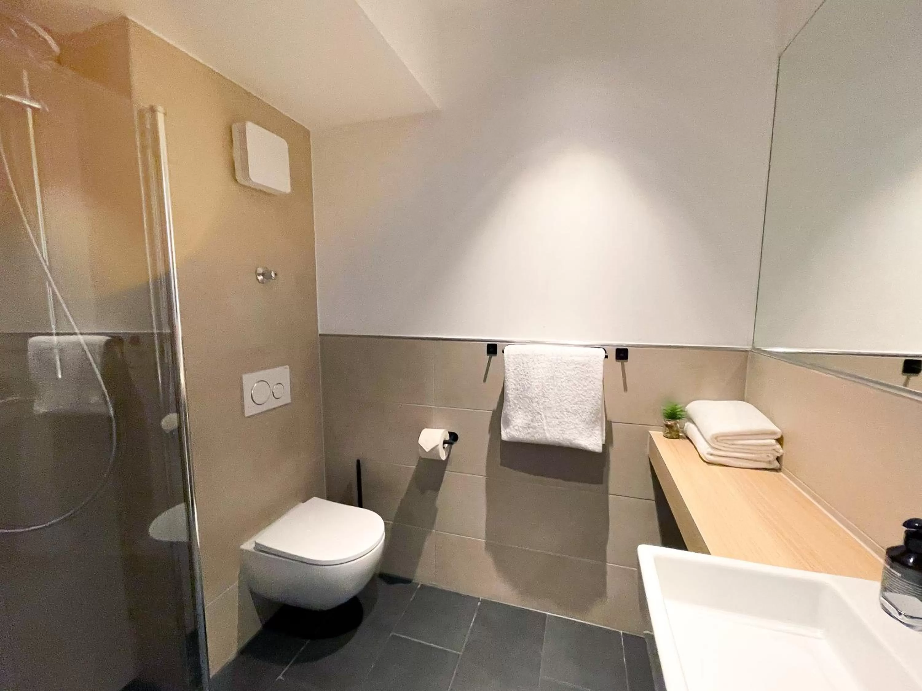 Shower in HOLI City Apart Hotel Berlin