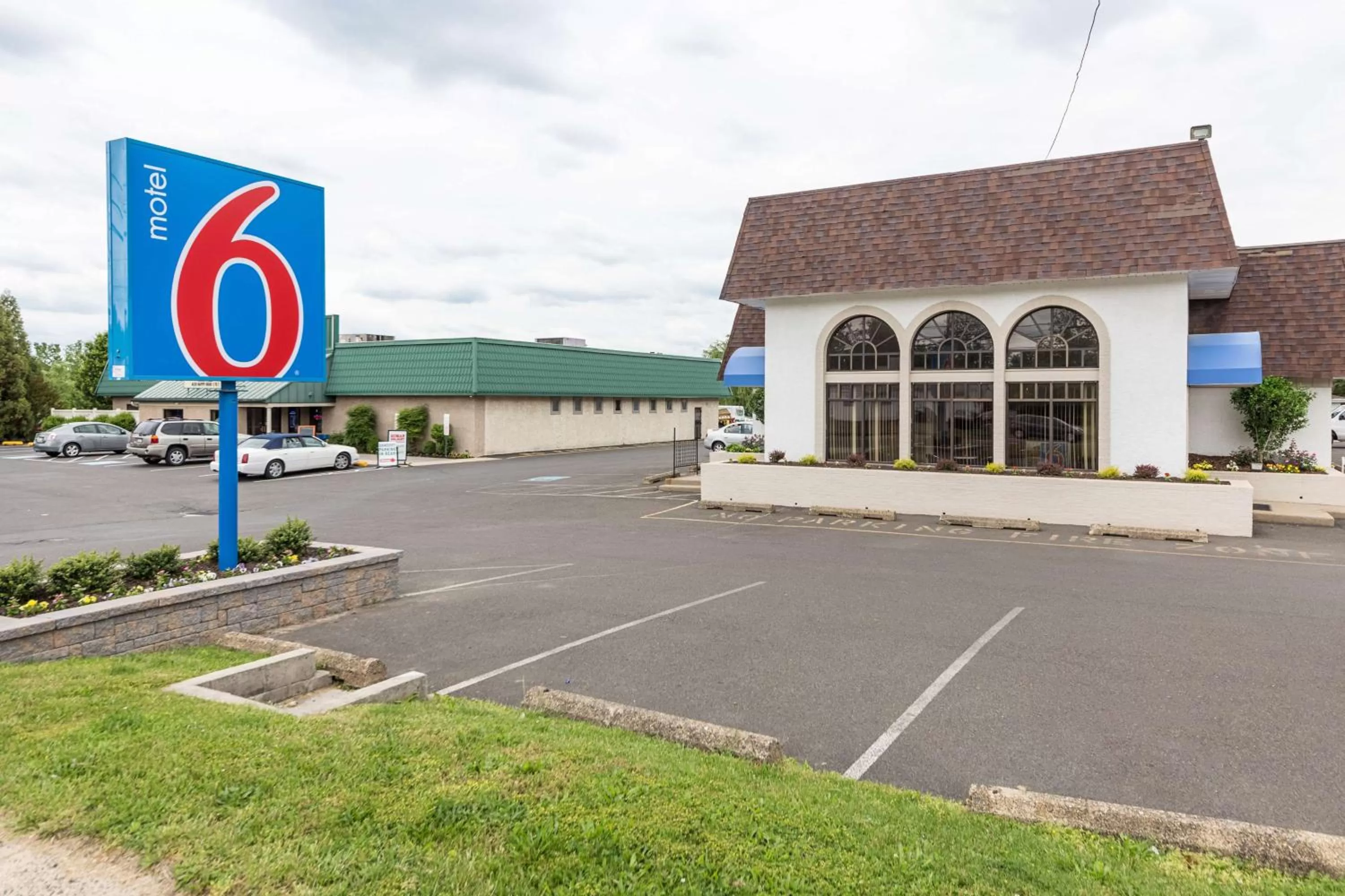 Property building in Motel 6-Warminster, PA
