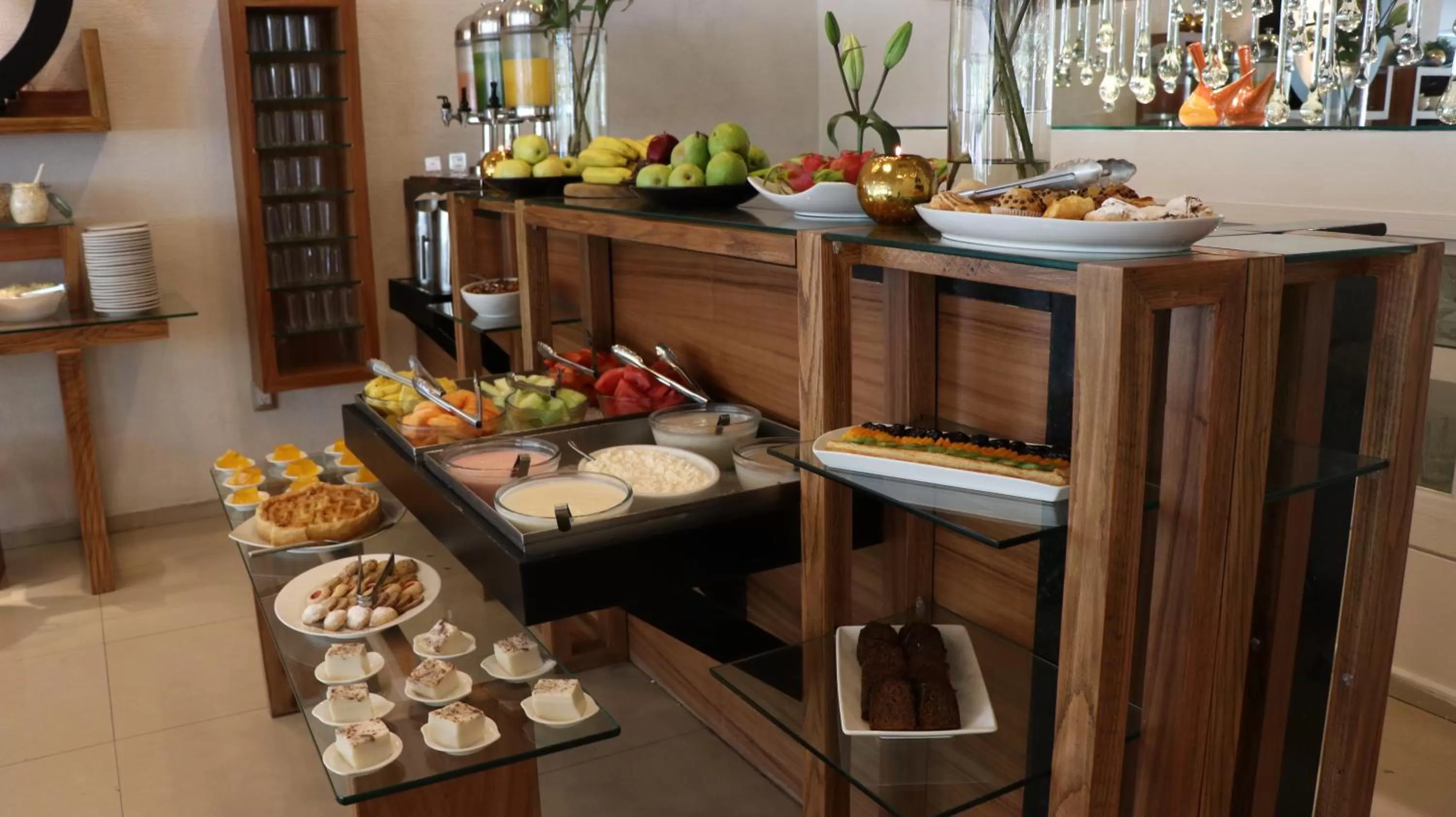 Buffet breakfast in Mesón Ejecutivo Guadalajara Minerva - Av México