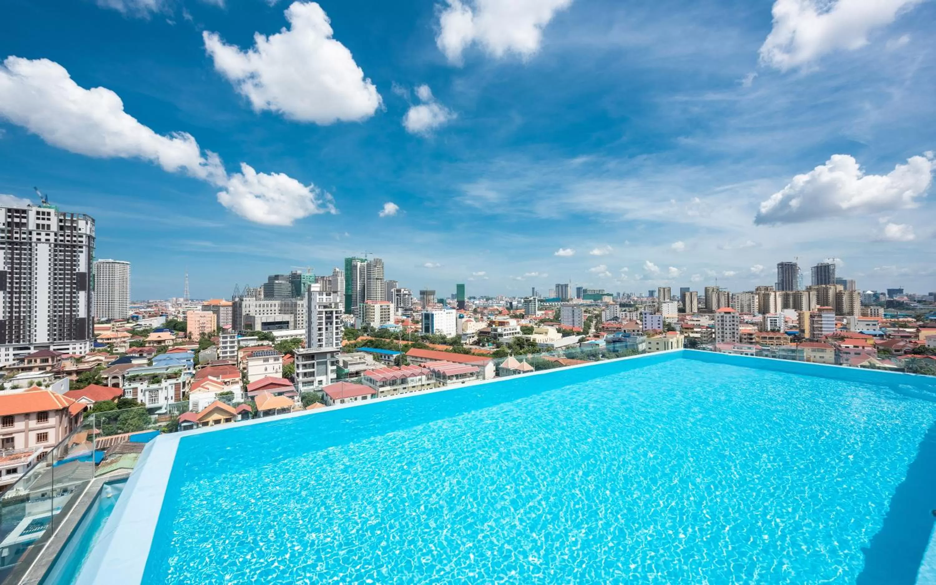 Swimming pool in AMATA Residence