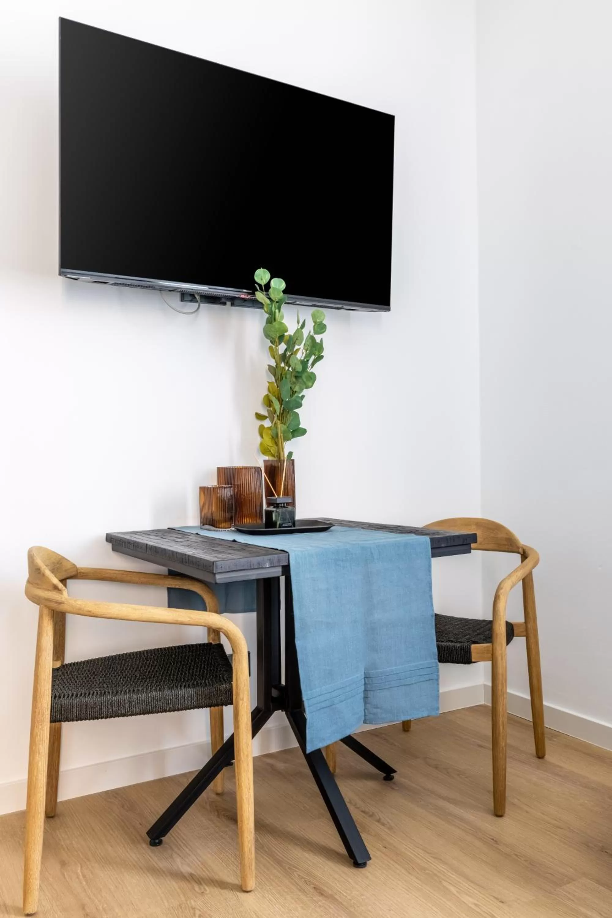 TV and multimedia in Limehome Rosenheim Gillitzerstraße